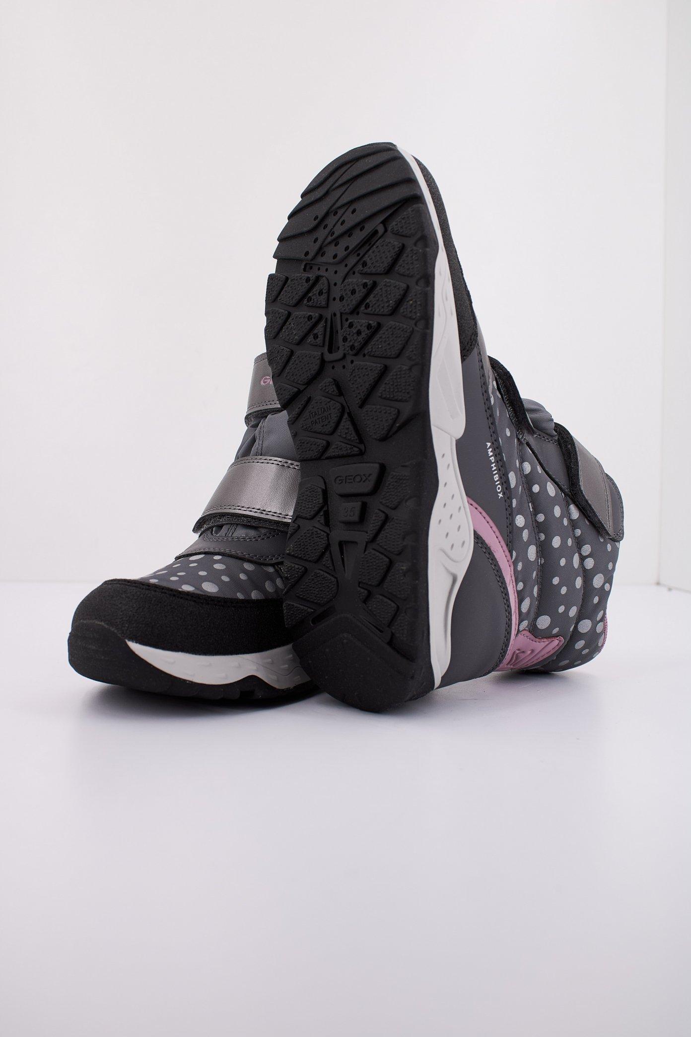GEOX J SENTIERO GIRL B AB en color GRIS (5)