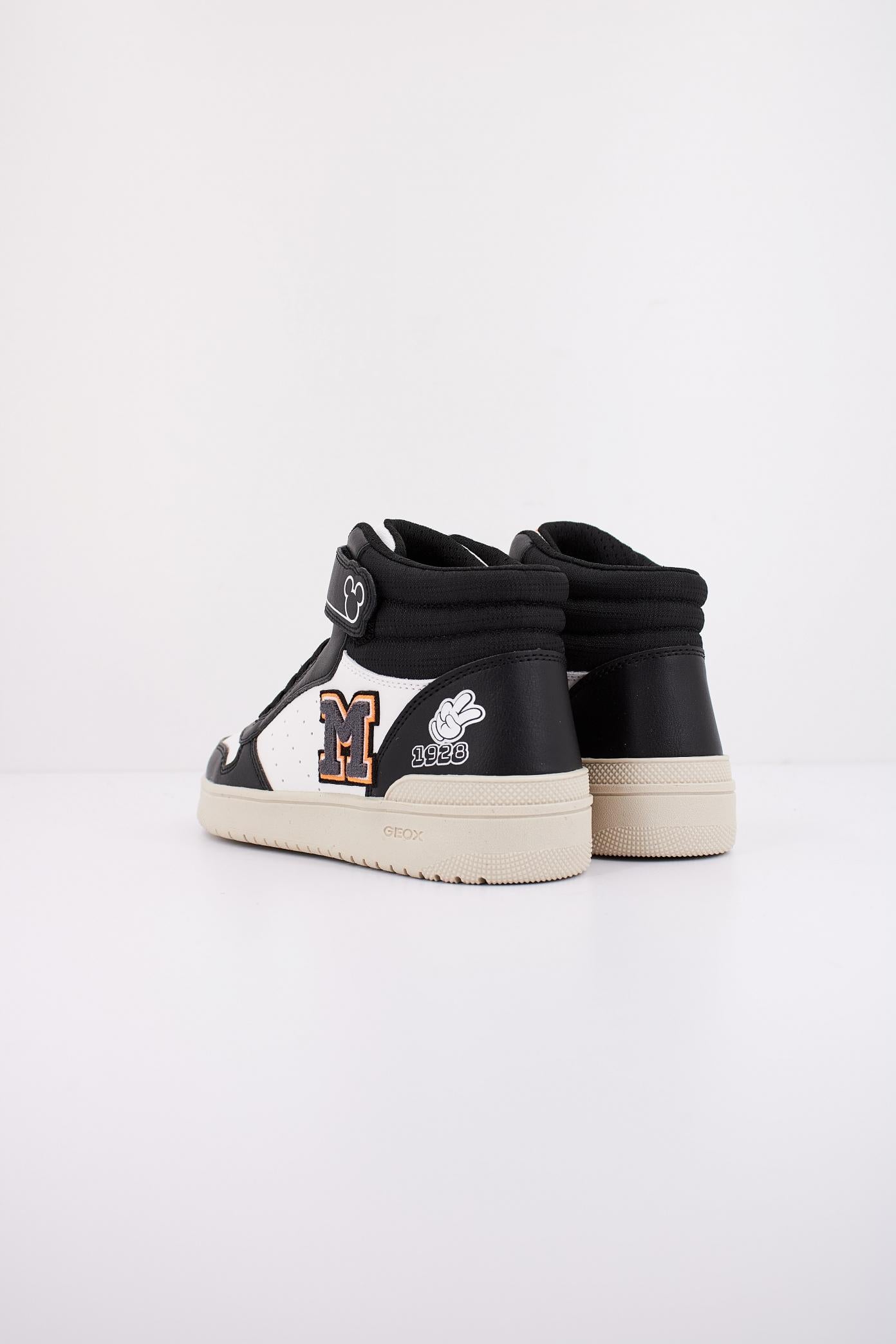 GEOX J WASHIBA en color NEGRO (4)
