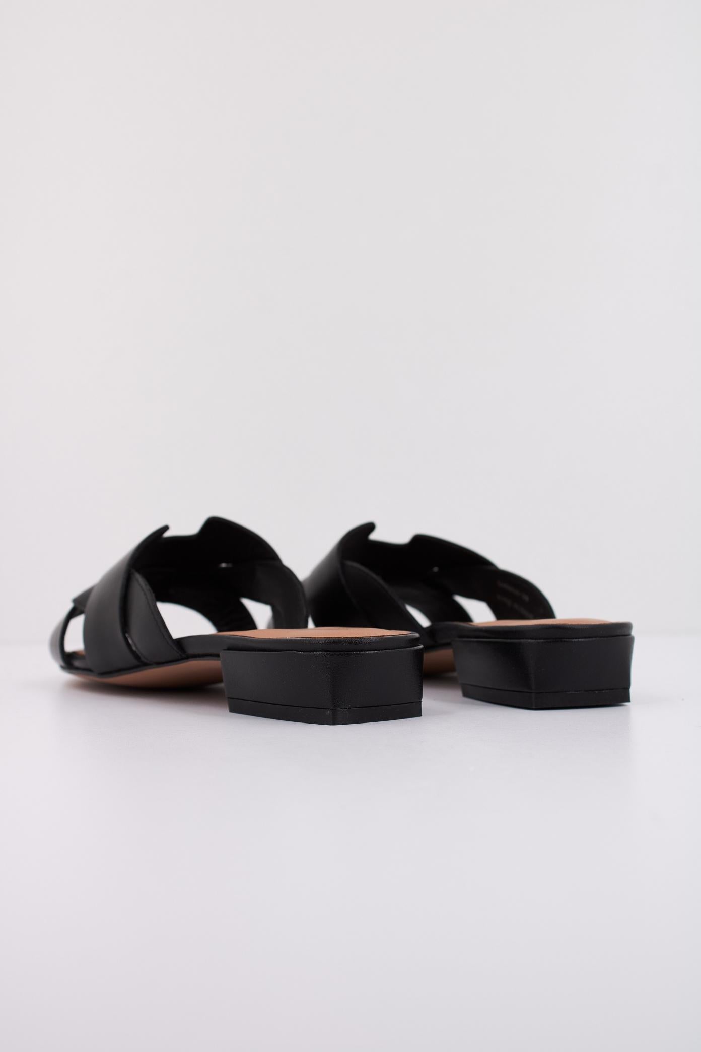 GEOX D NEW ERAKLIA en color NEGRO (4)