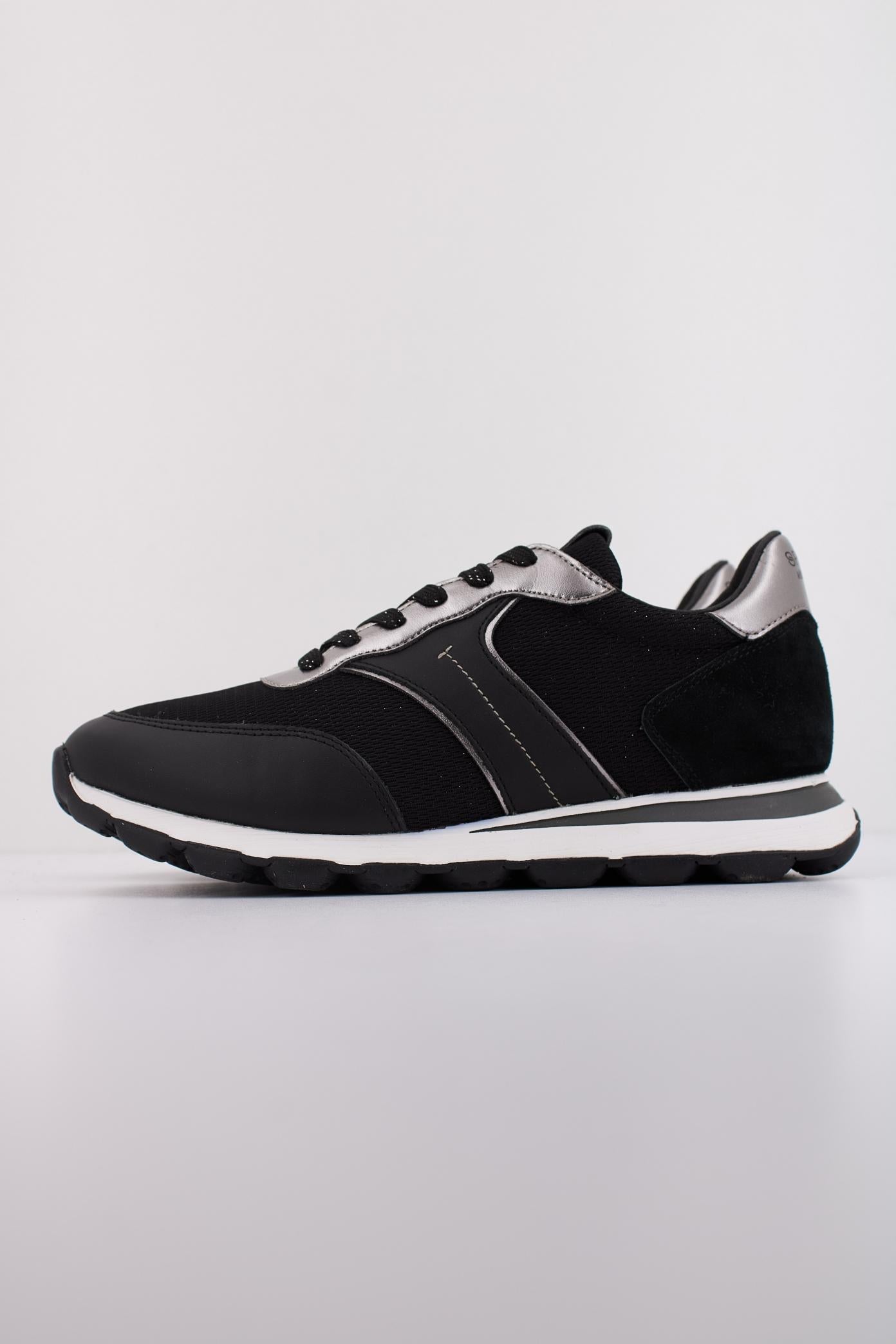 GEOX D SPHERICA VSERIES en color NEGRO (1)