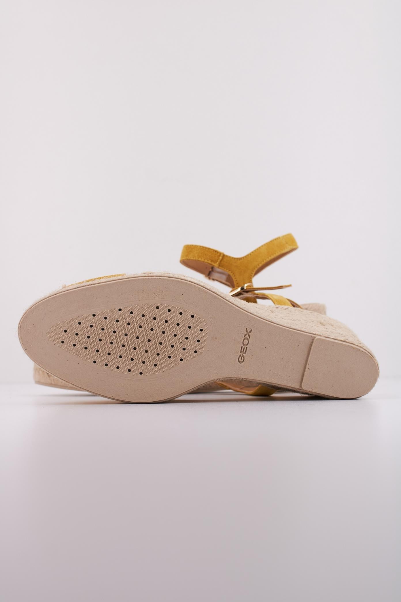 GEOX D GELSA LOW en color AMARILLO (5)