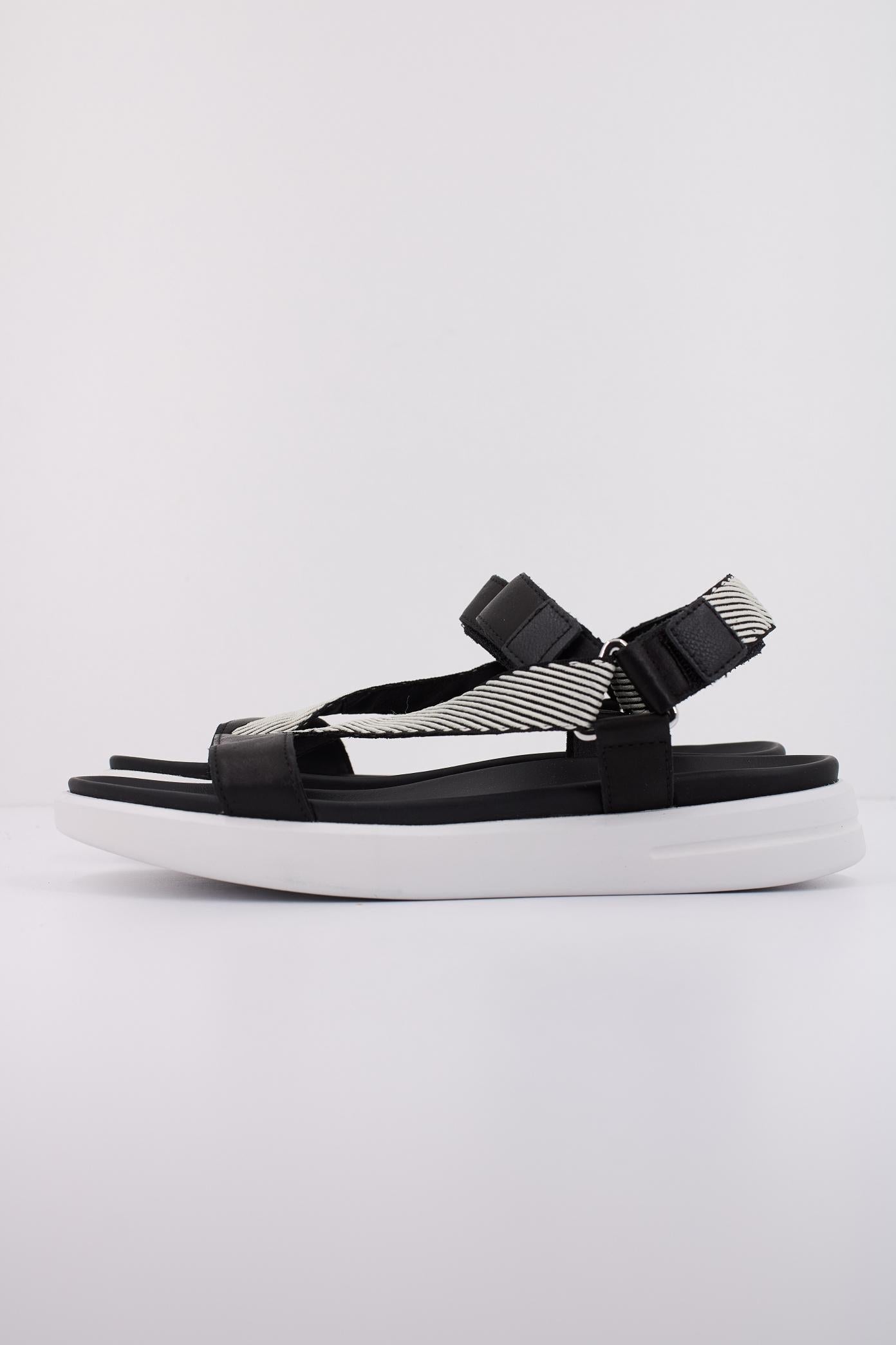GEOX D XAND S en color NEGRO (1)
