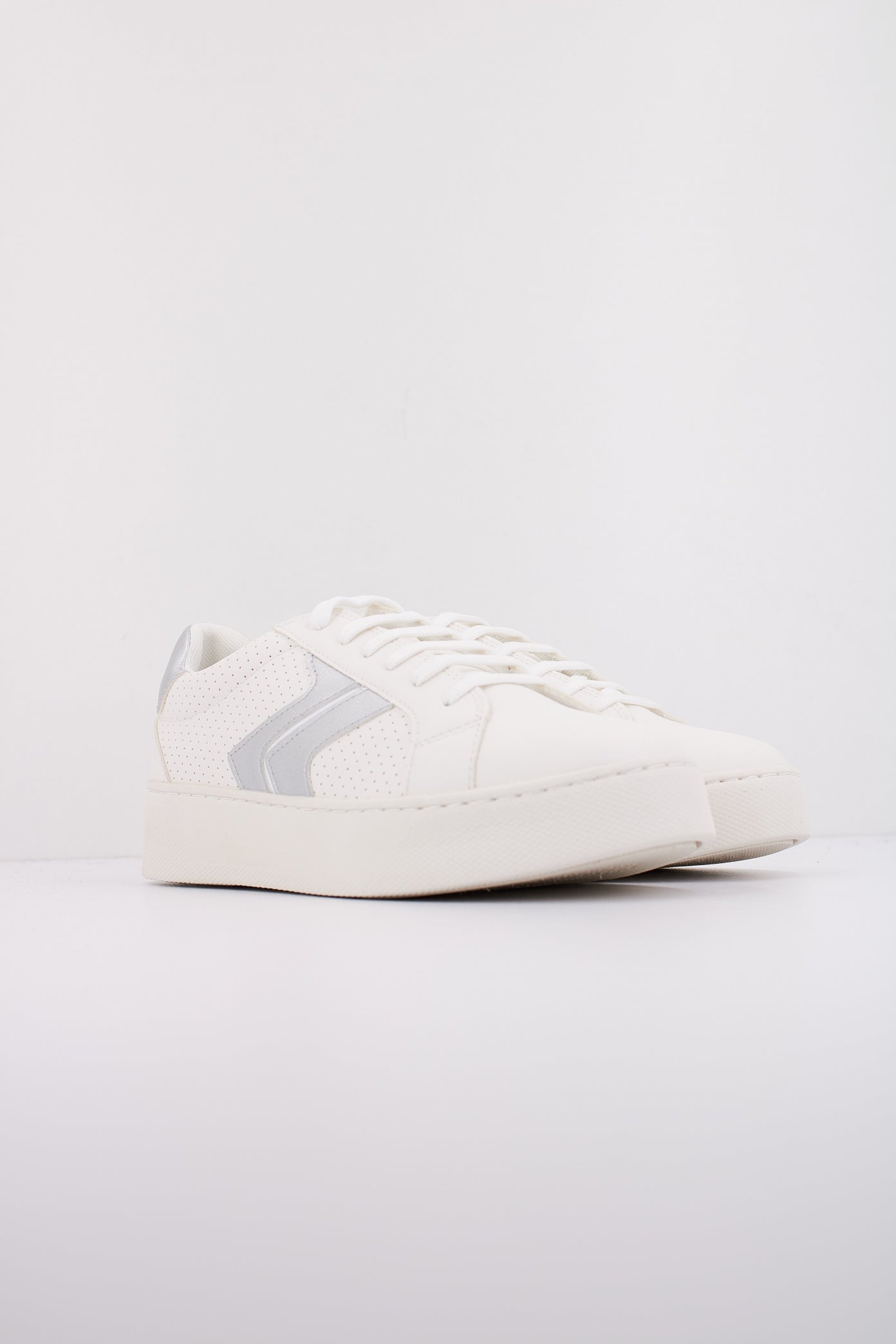 GEOX D SKYELY en color BLANCO (2)