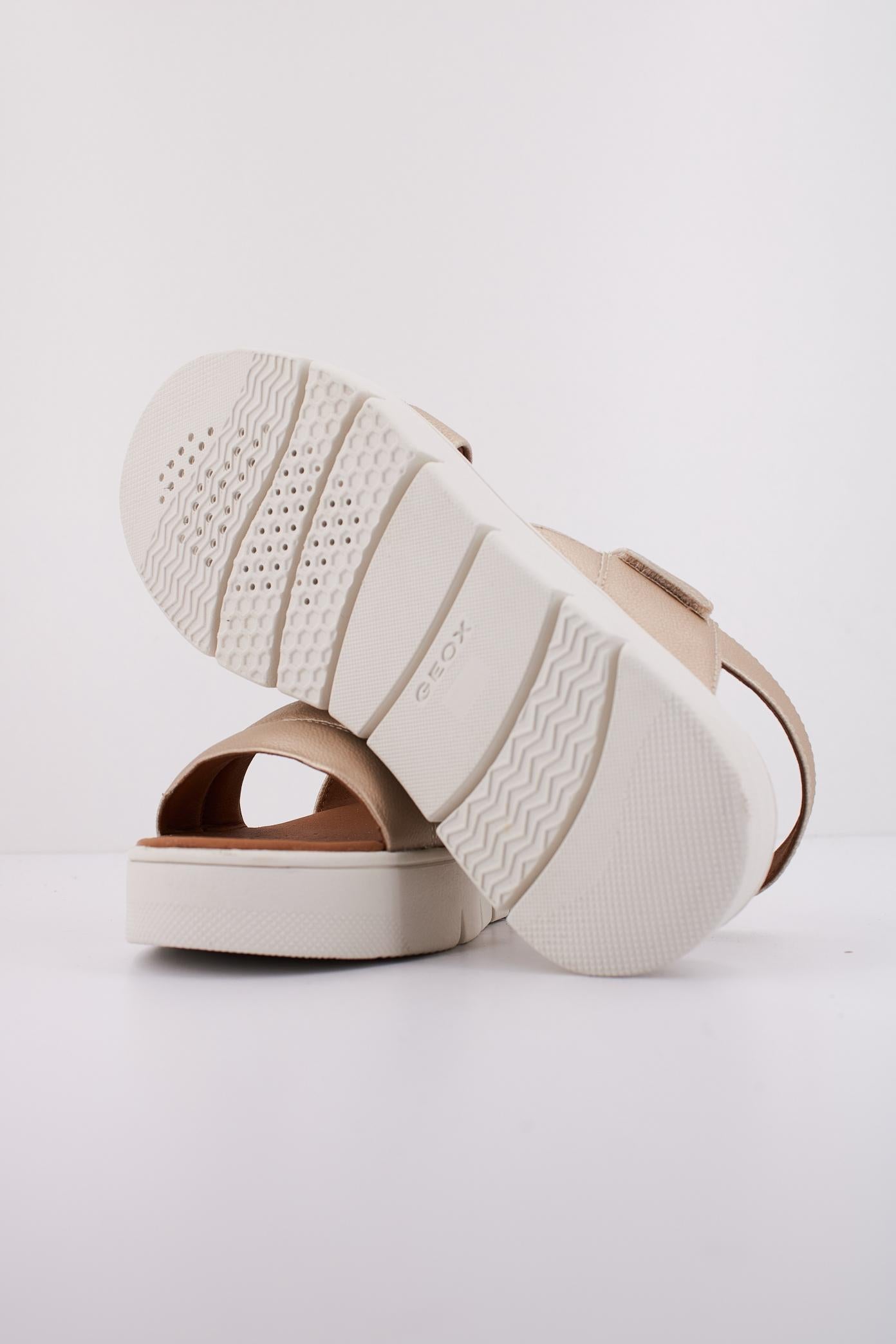 GEOX D DANDRA en color ORO (5)