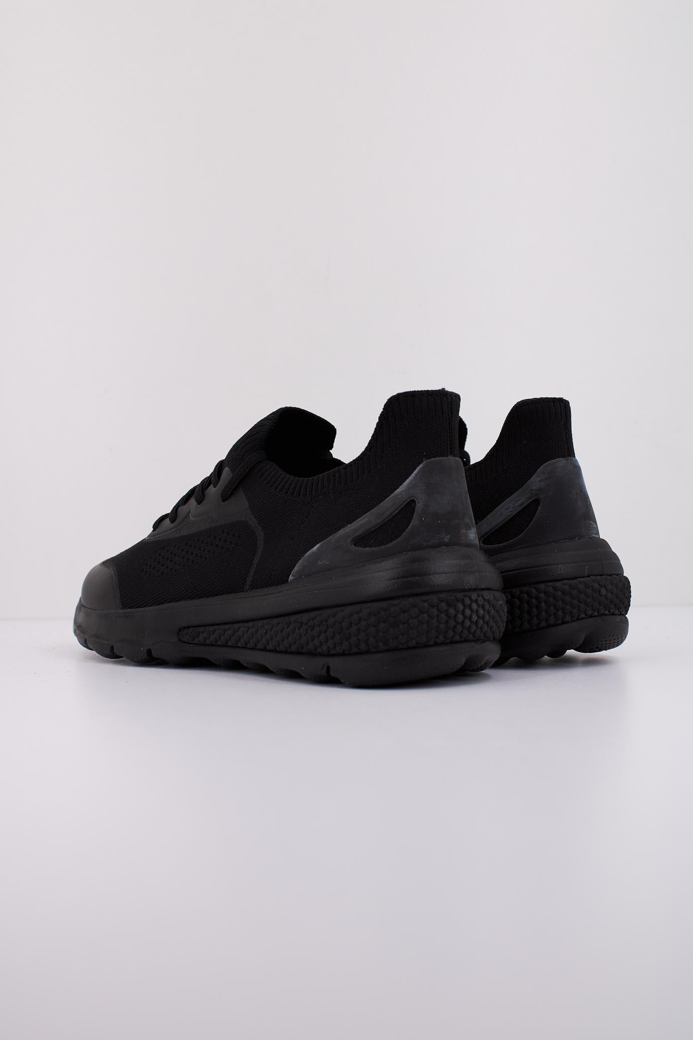 GEOX D SPHERICA ACTIF en color NEGRO (4)