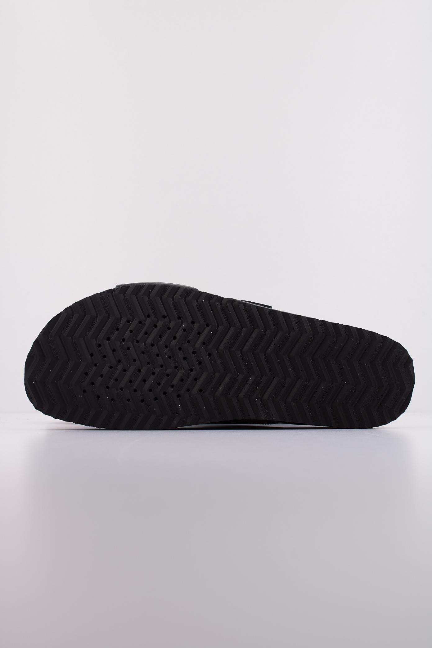 GEOX U SANDAL GHITA en color NEGRO (5)