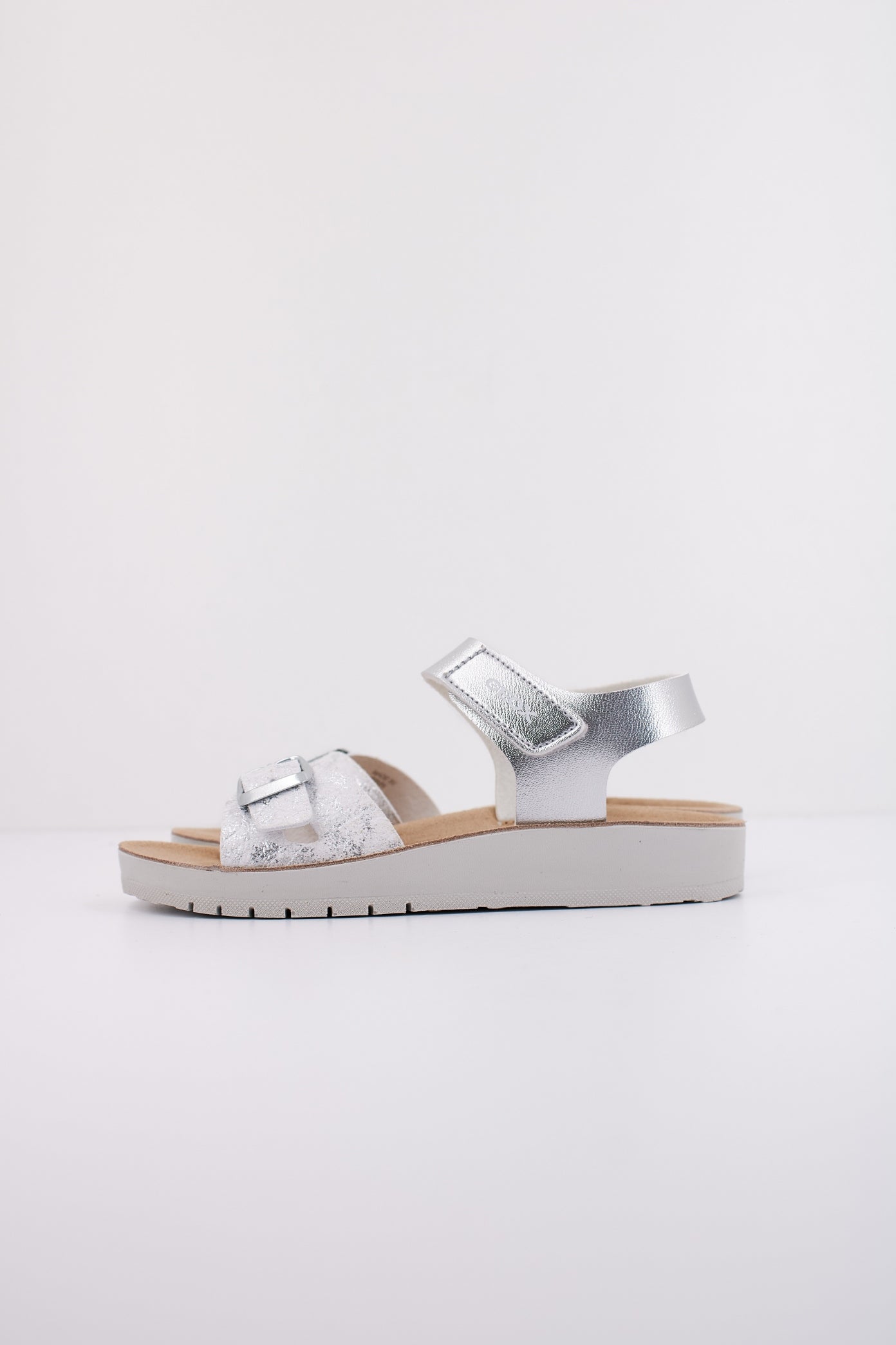 GEOX J SANDAL COSTAREI GI en color PLATA (1)