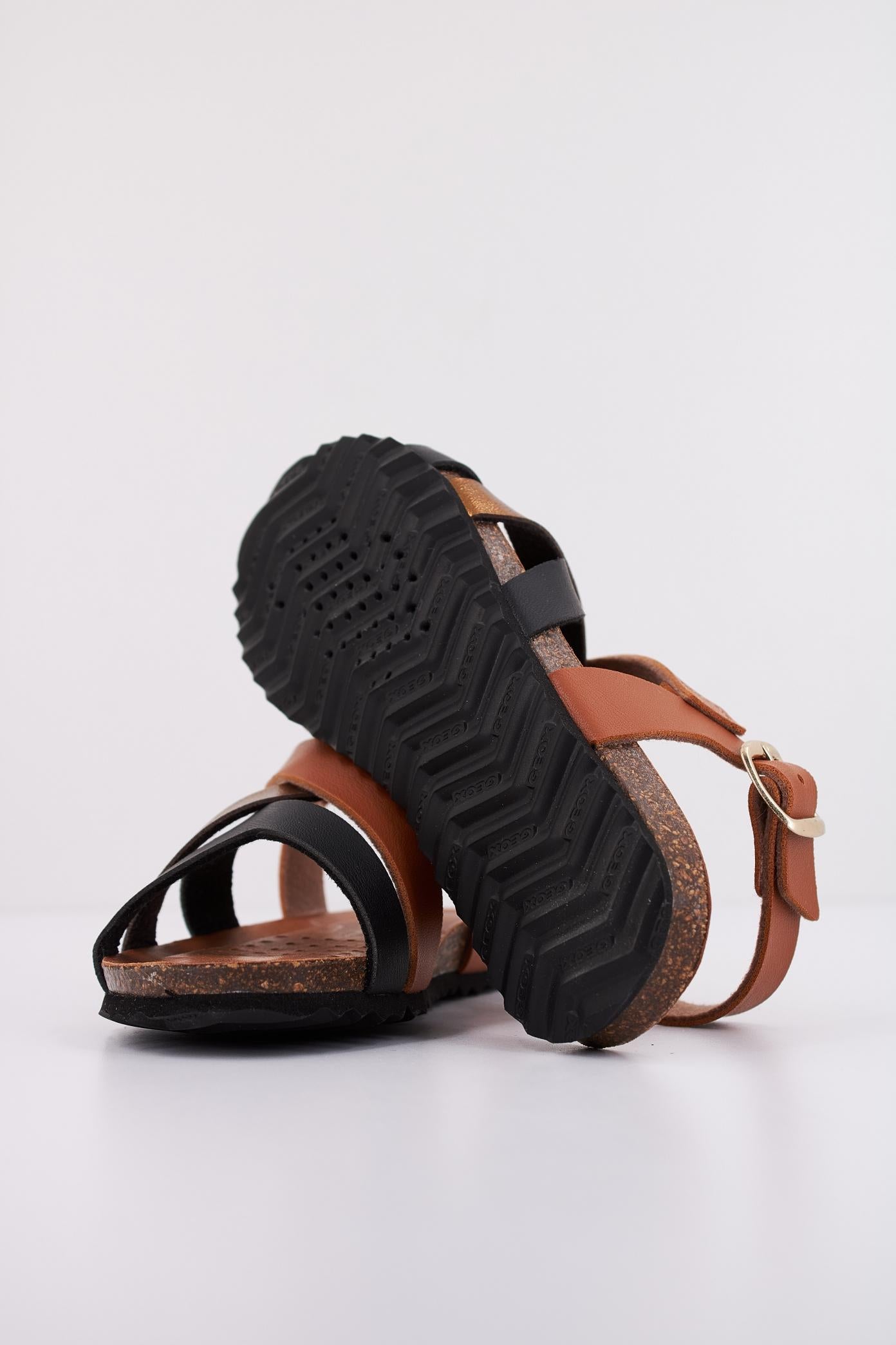 GEOX J SANDAL CHILENE GIR en color MARRON (5)