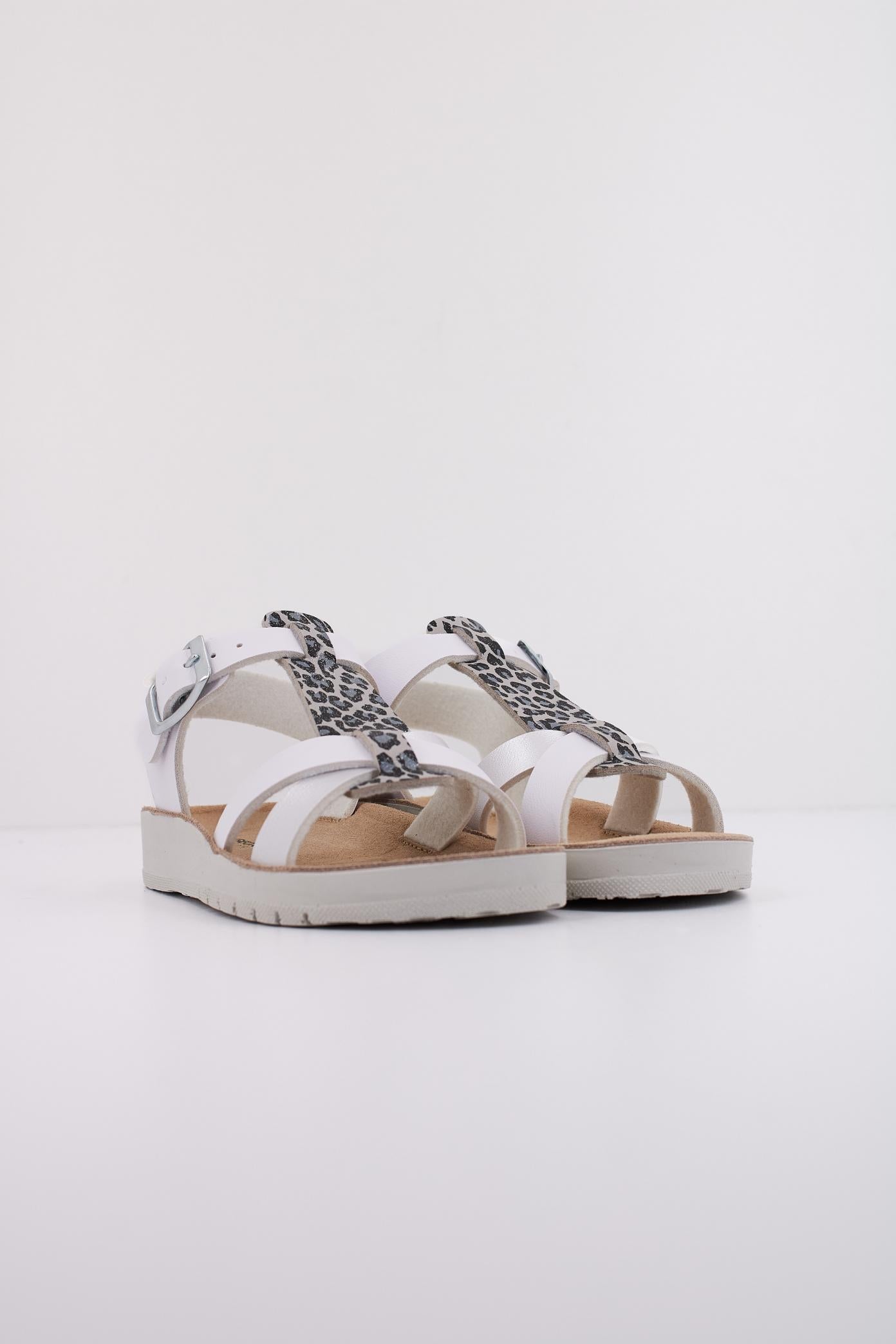 GEOX J SANDAL COSTAREI GI en color BLANCO (2)