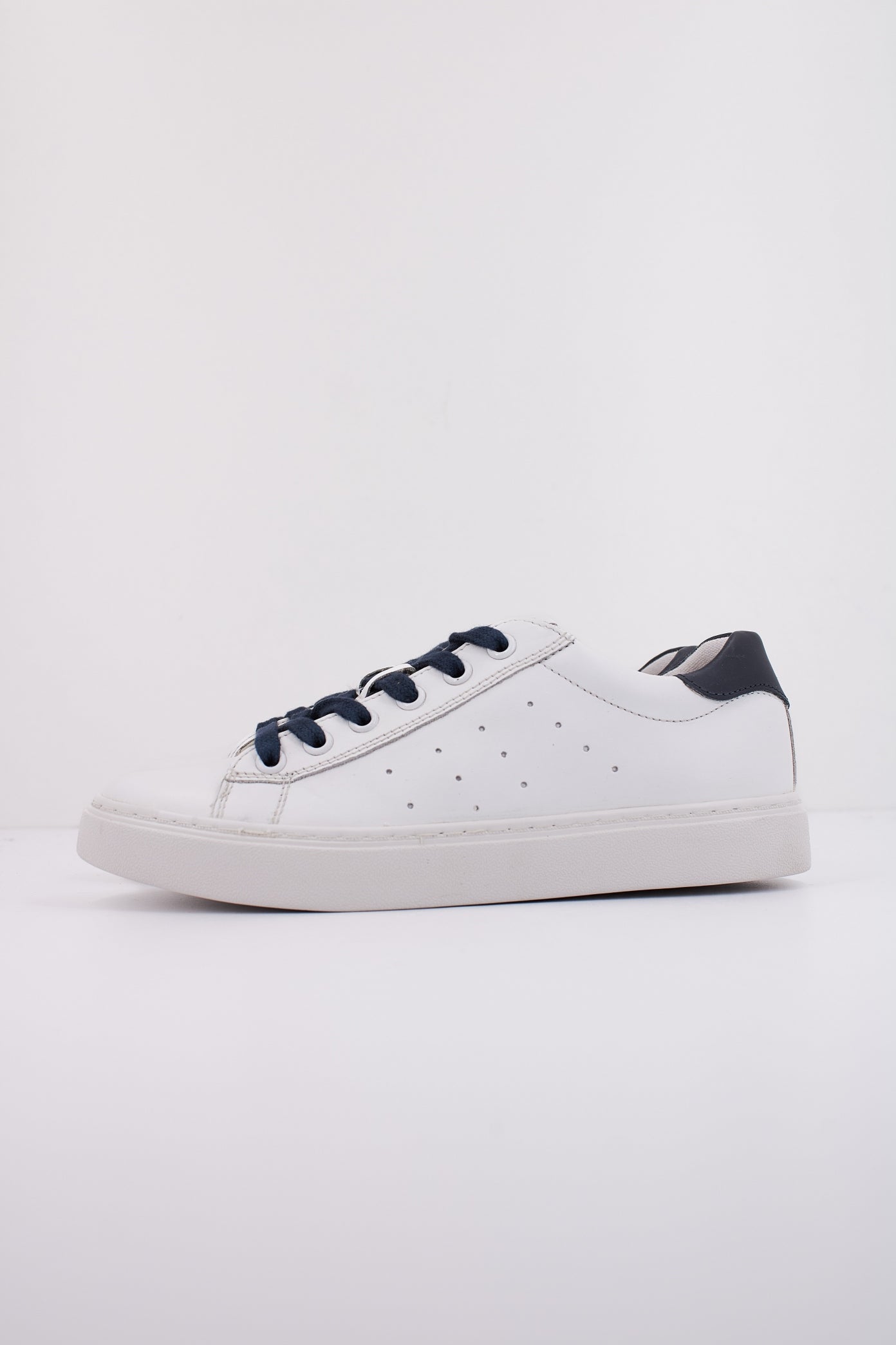 GEOX J NASHIK BOY en color BLANCO (1)
