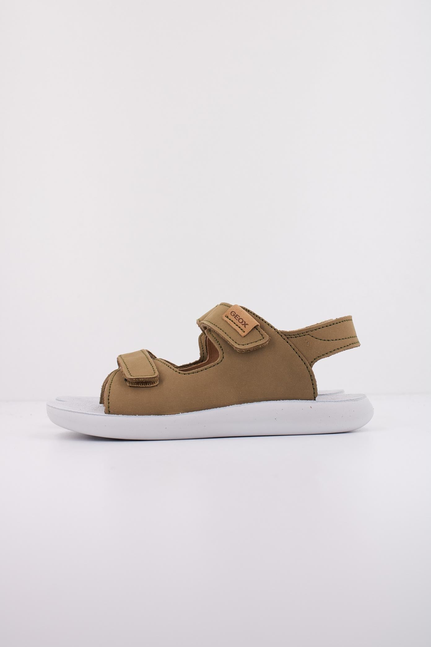 GEOX J SANDAL LIGHTFLOPPY en color VERDE (1)