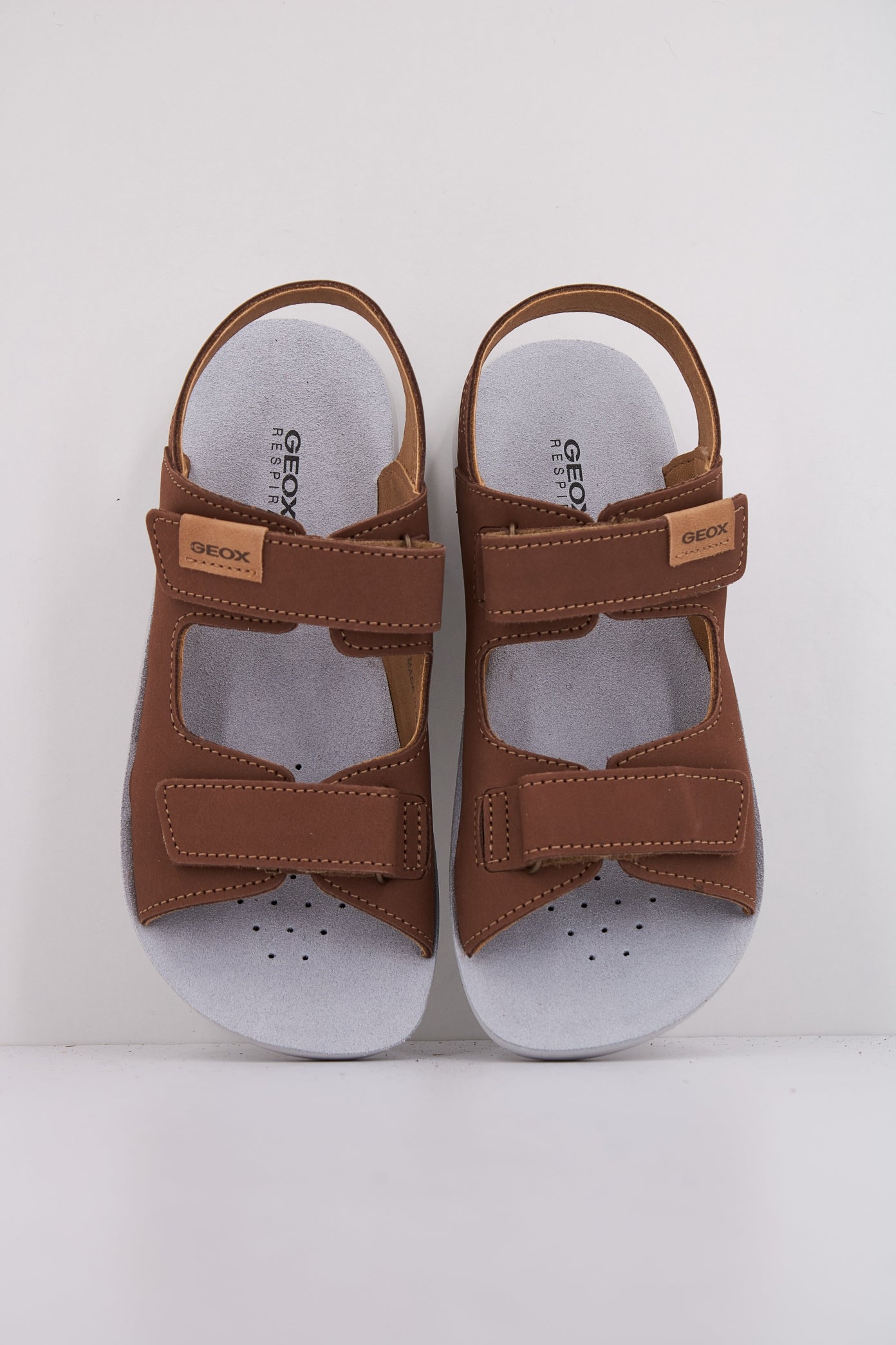 GEOX J SANDAL LIGHTFLOPPY en color MARRON (3)