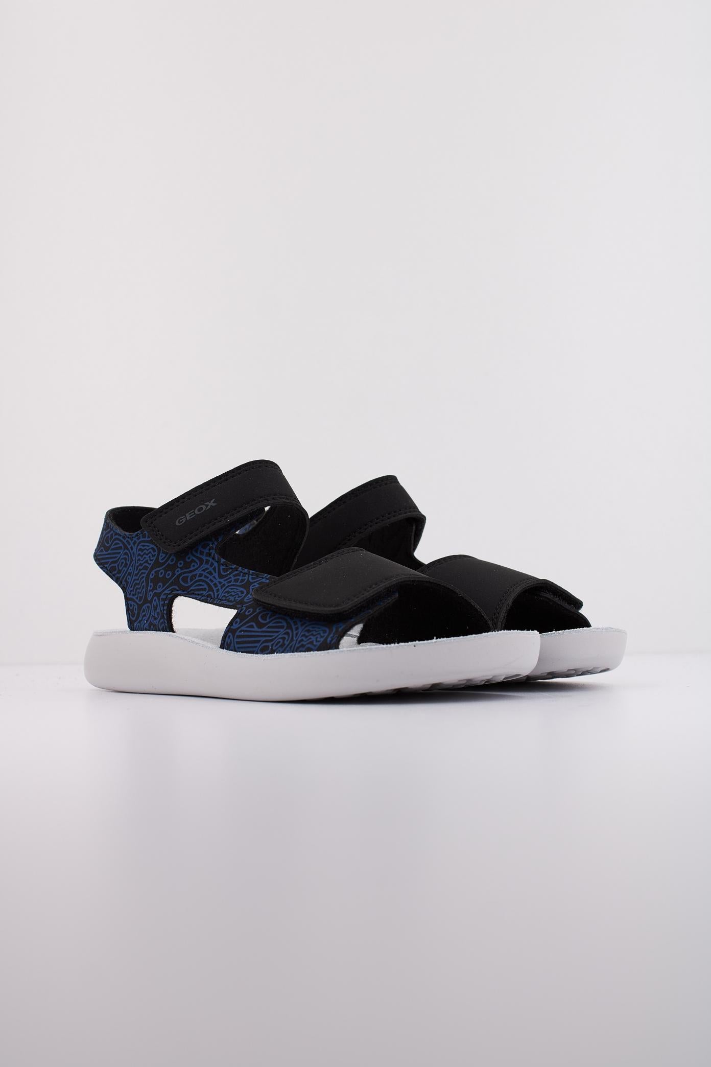 GEOX J SANDAL LIGHTFLOPPY en color AZUL (2)