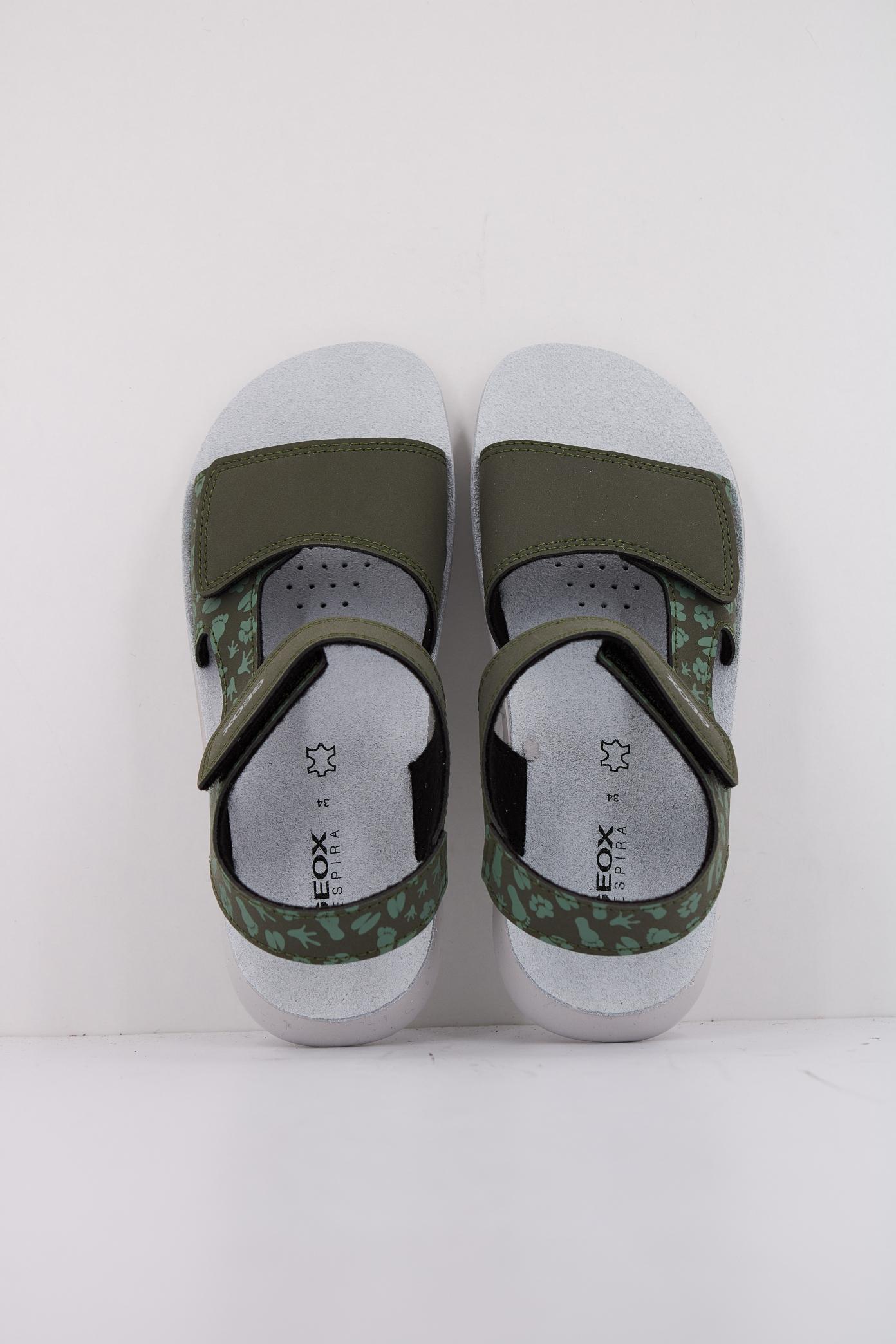 GEOX J SANDAL LIGHTFLOPPY en color VERDE (3)
