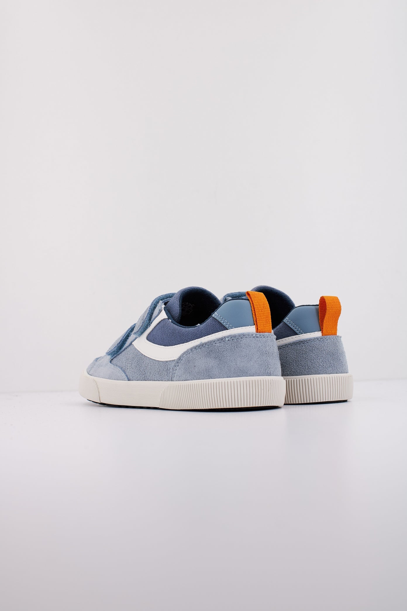 GEOX J ALPHABEET BOY en color AZUL (4)