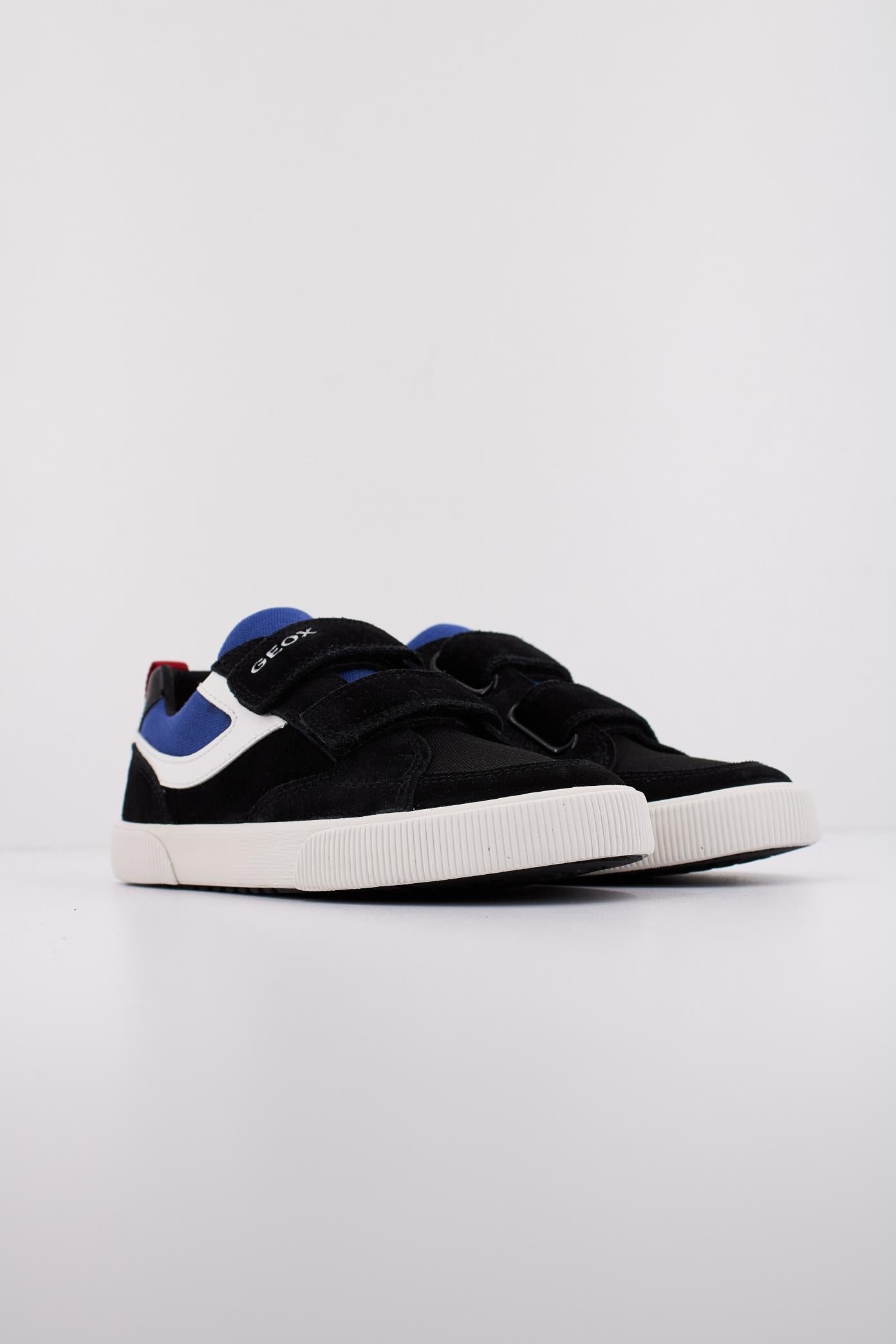 GEOX J ALPHABEET BOY en color NEGRO (2)