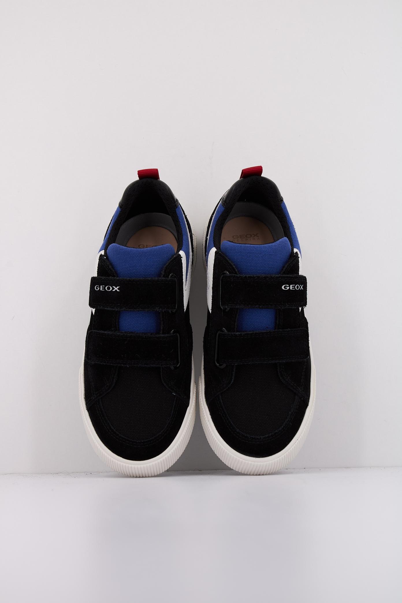 GEOX J ALPHABEET BOY en color NEGRO (3)