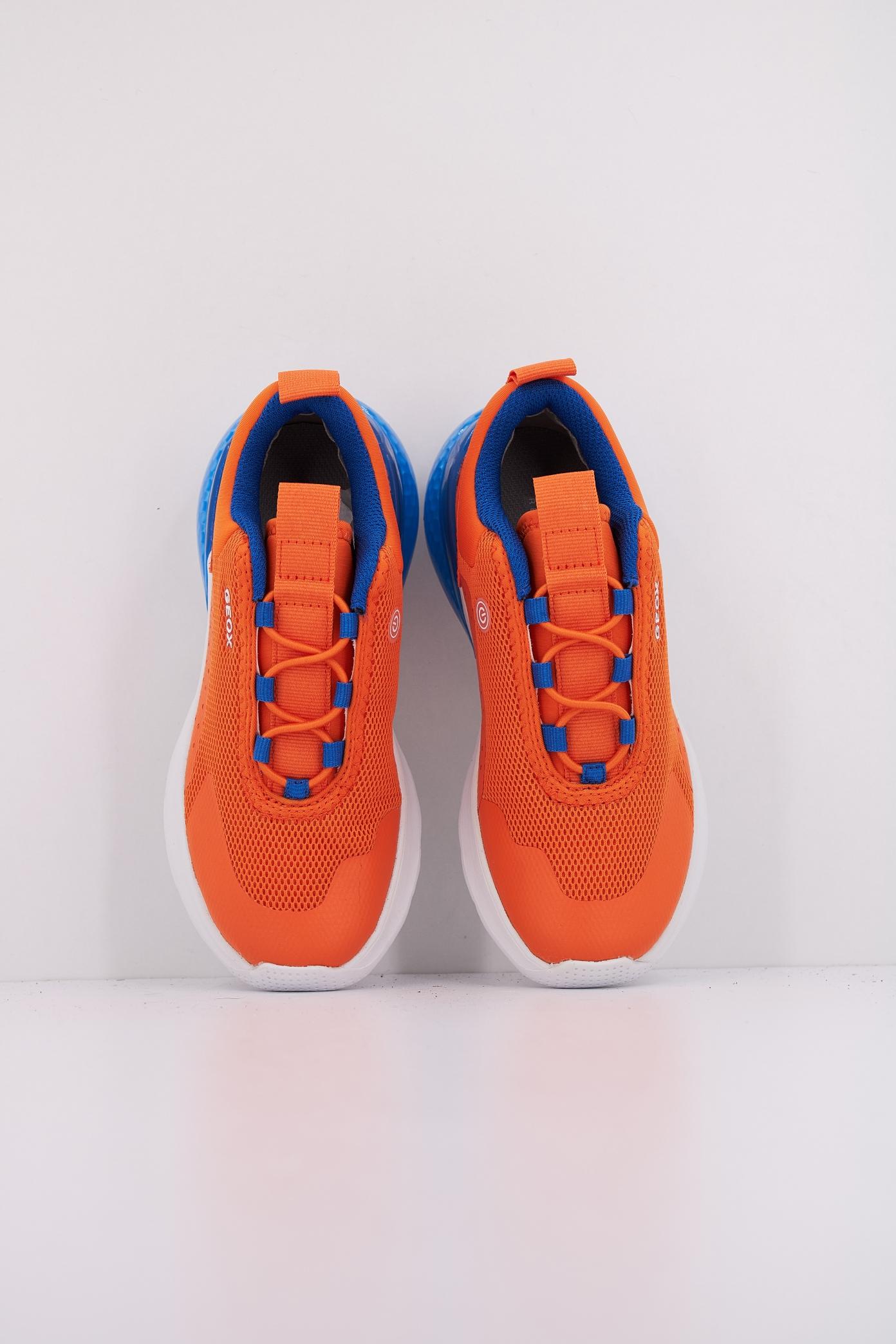 GEOX J ACTIVART ILLUMINUS en color NARANJA (3)