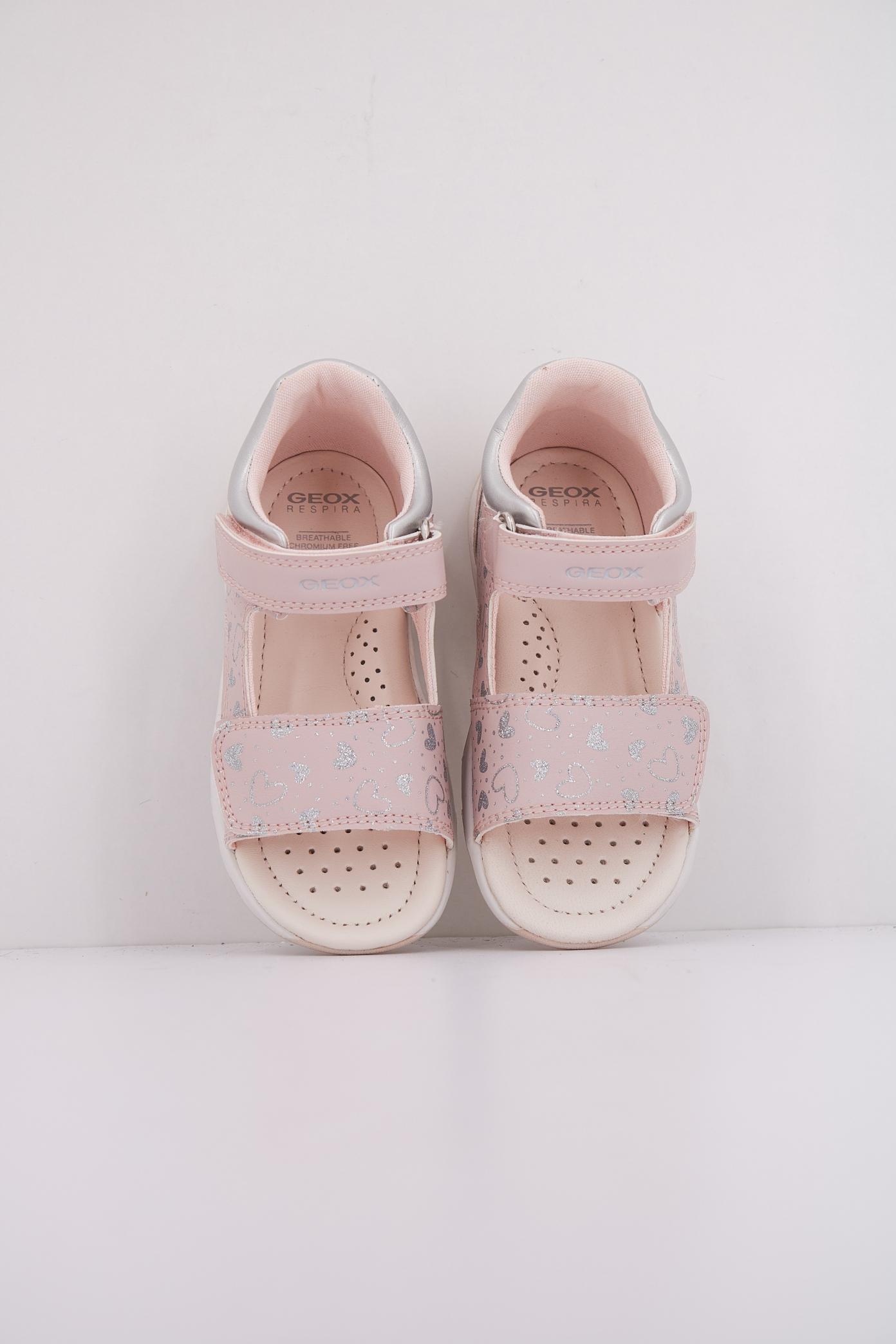 GEOX B SANDAL TAPUZ GIRL en color ROSA (3)