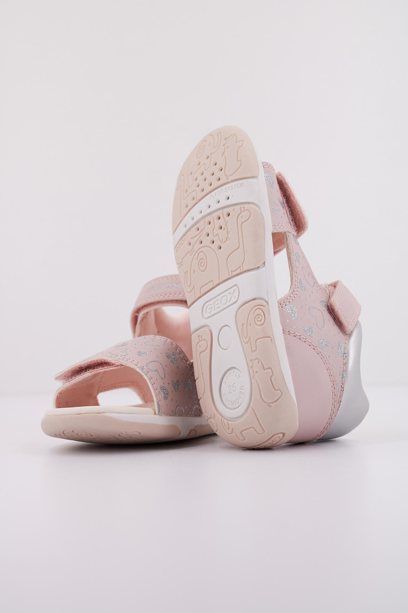 GEOX B SANDAL TAPUZ GIRL en color ROSA (5)