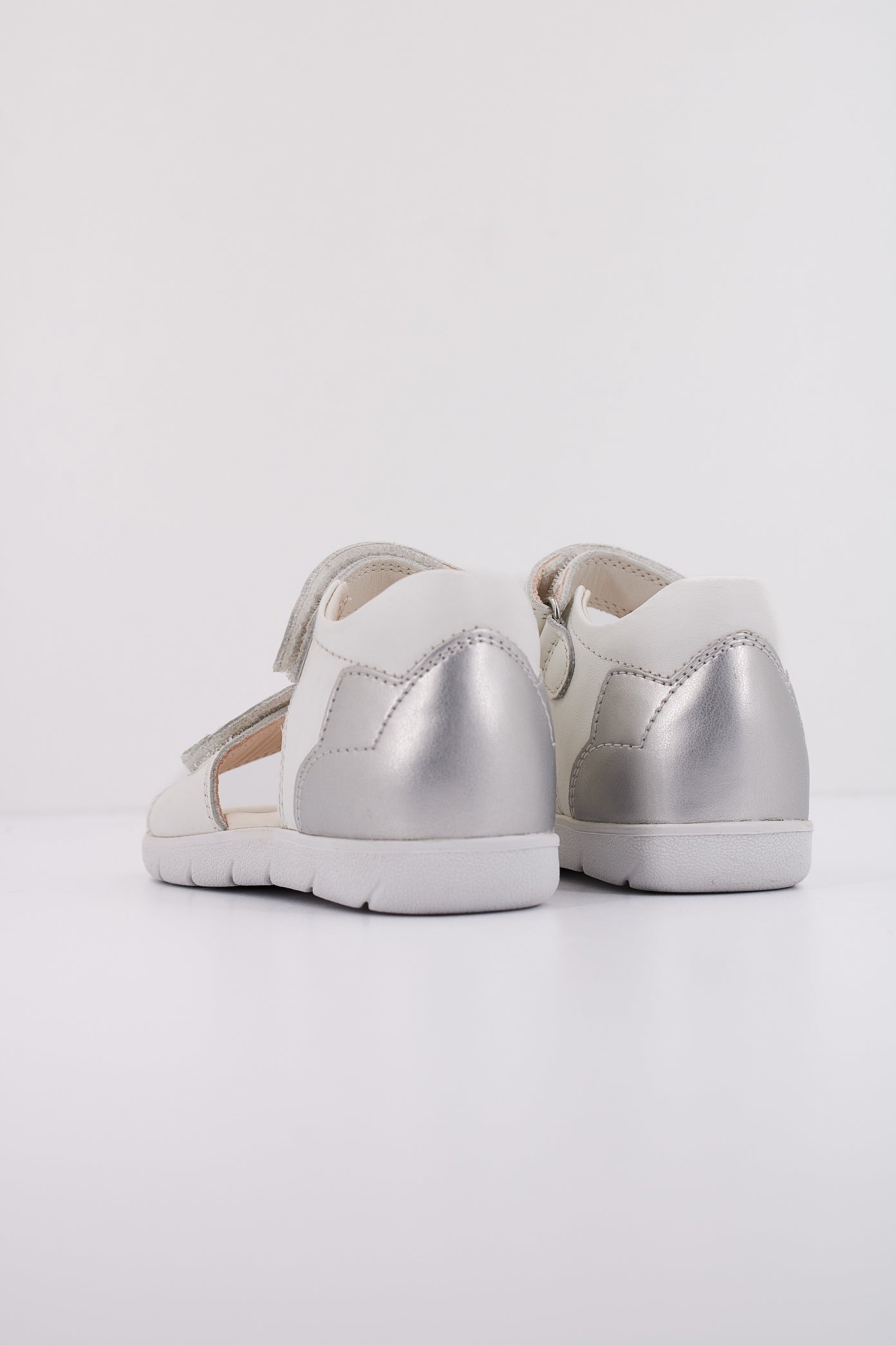 GEOX B SANDAL ALUL GIRL en color BLANCO (4)