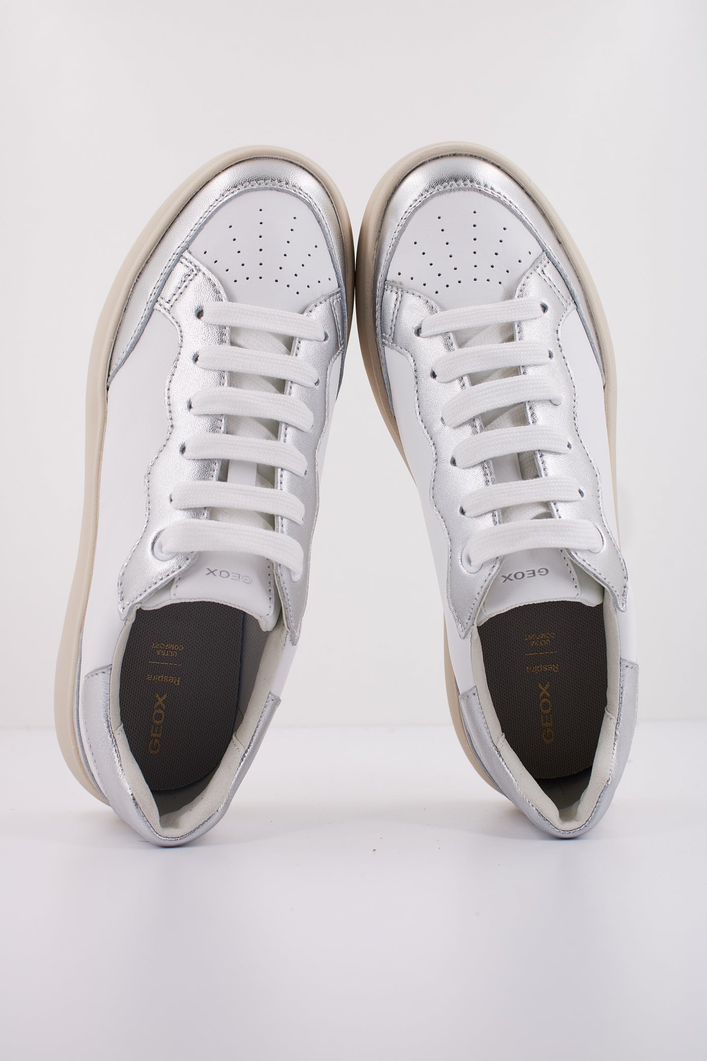 GEOX D SPHERICA EC. en color BLANCO (3)