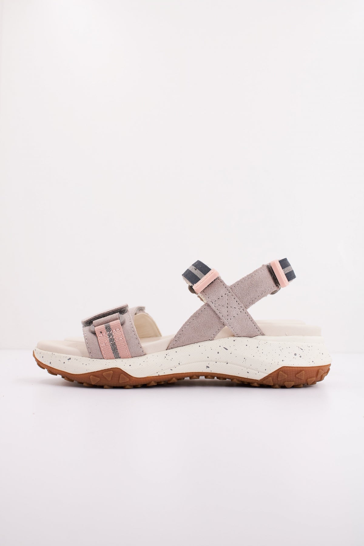 GEOX D SORAPIS + GRIP en color GRIS (1)