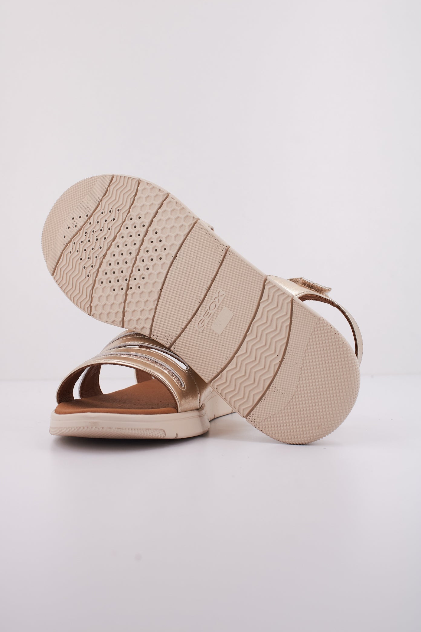 GEOX D DANDRA en color ORO (5)