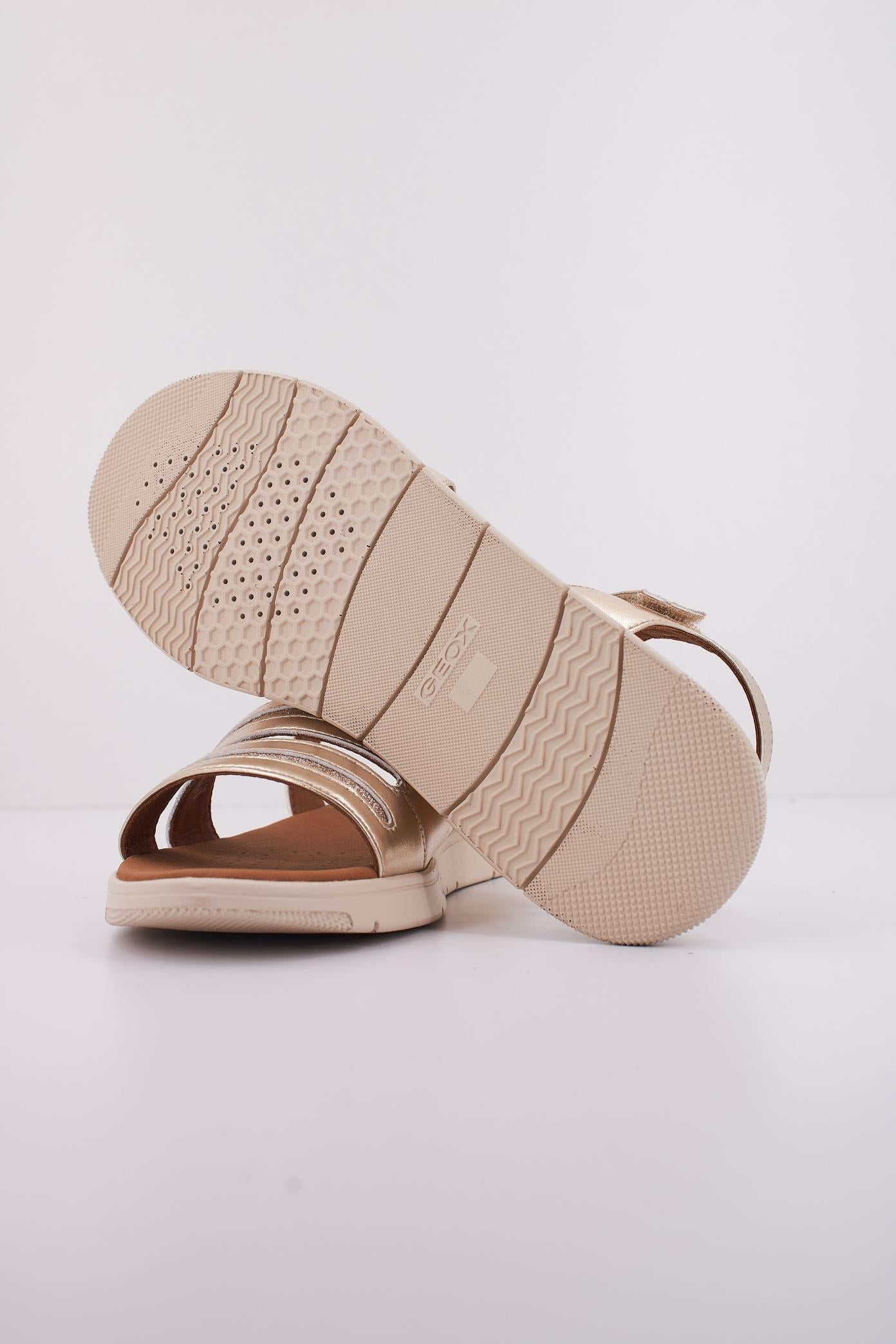 GEOX D DANDRA en color ORO (5)