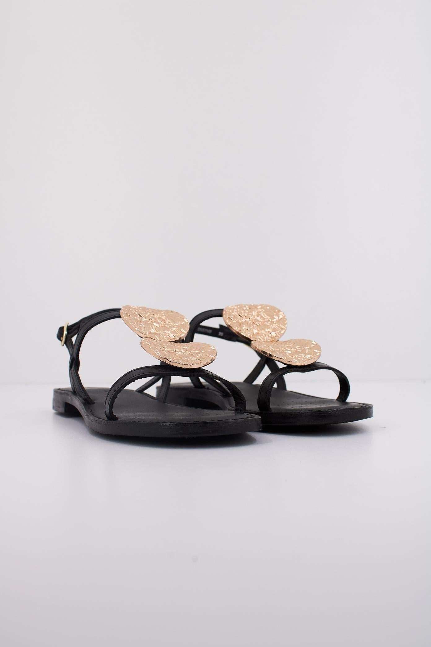 GEOX D MADDALUSIAC en color NEGRO (2)