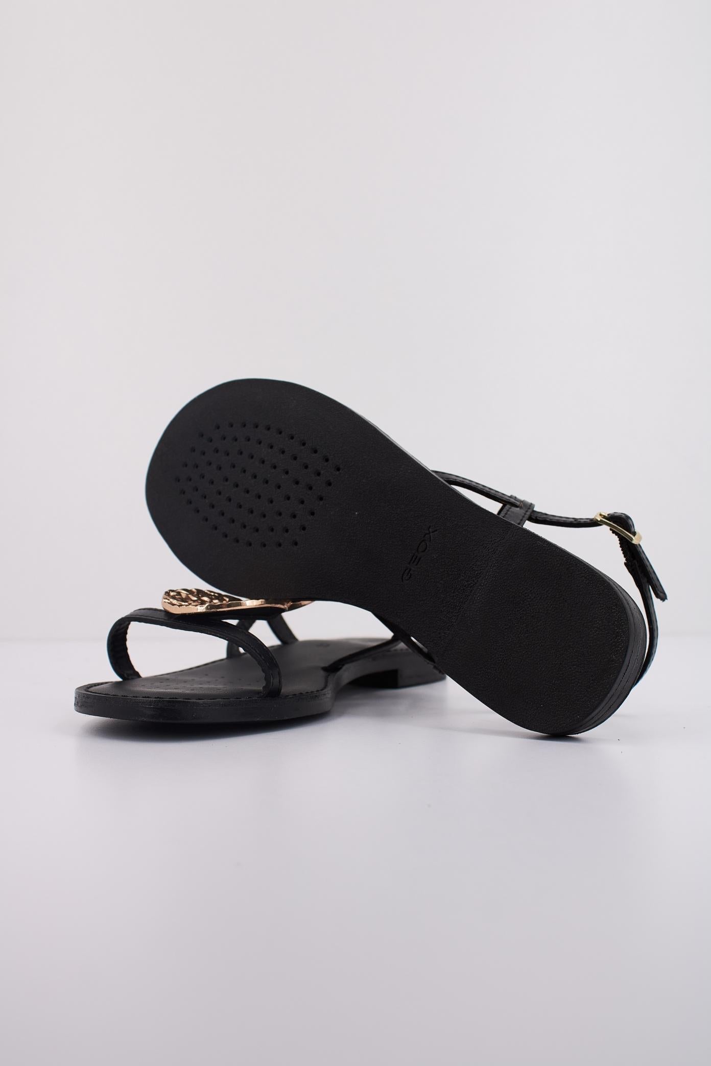 GEOX D MADDALUSIAC en color NEGRO (5)