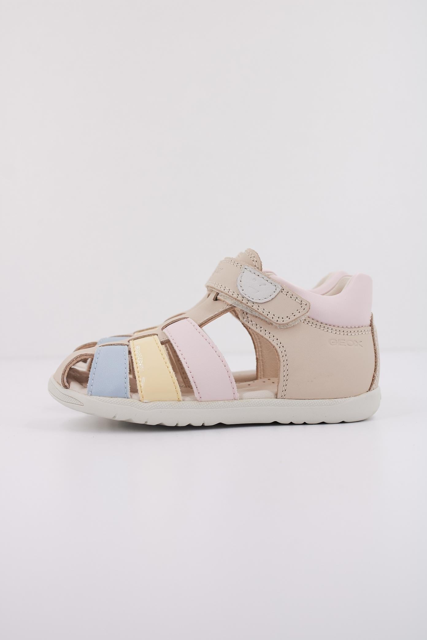 GEOX B SANDAL MACCHIA GIRL en color BEIS (1)