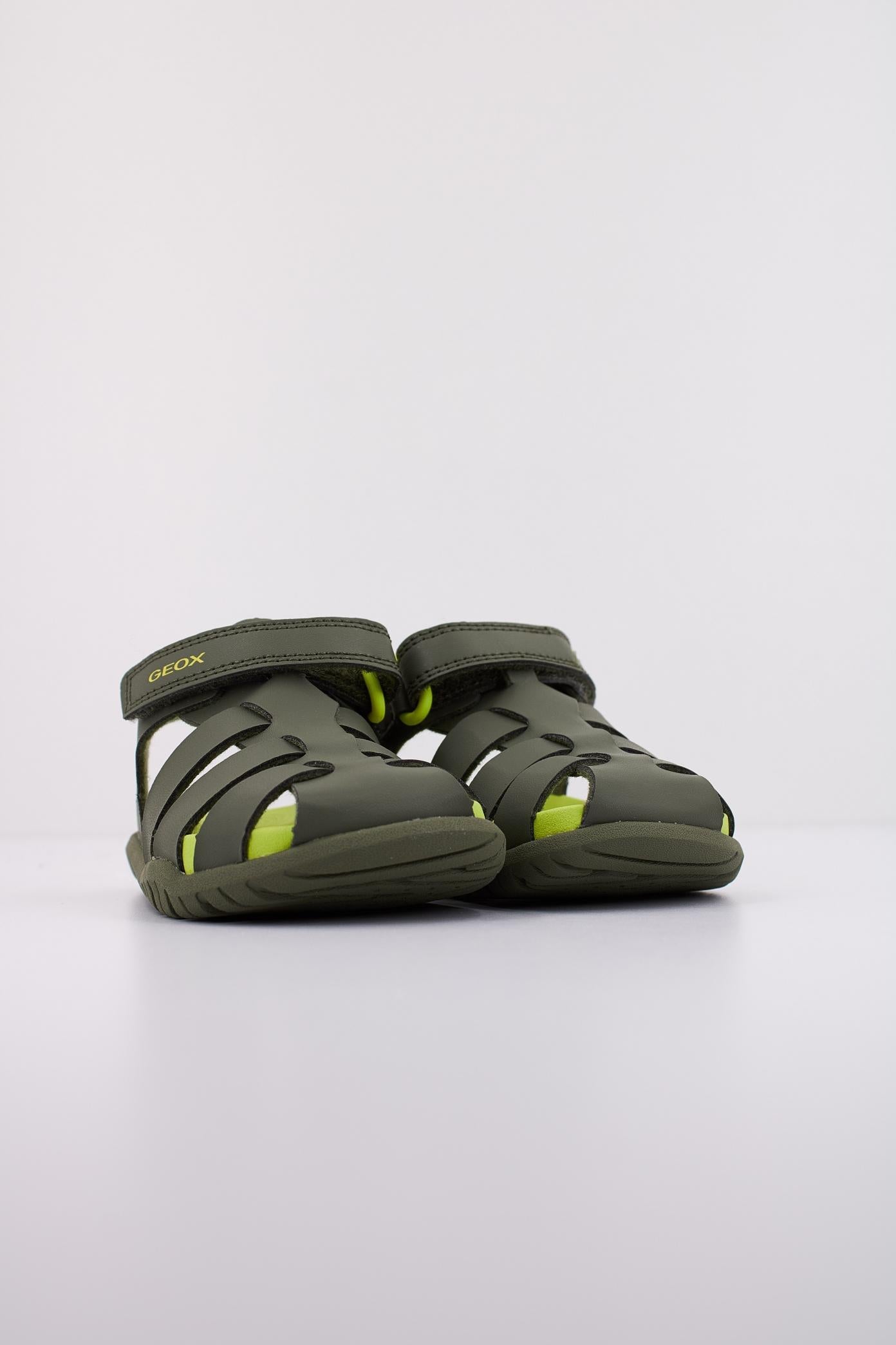 GEOX B SANDAL FUSBETTO BO en color VERDE (2)
