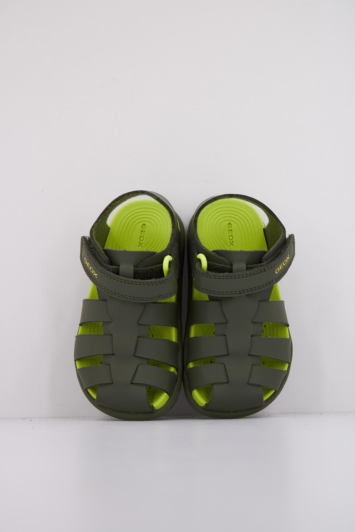 GEOX B SANDAL FUSBETTO BO en color VERDE (3)