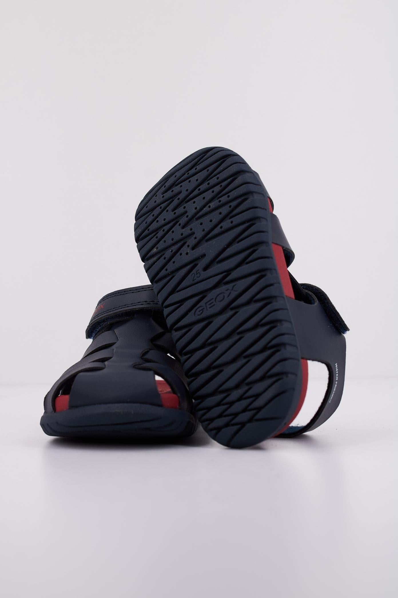 GEOX B SANDAL FUSBETTO BO en color AZUL (5)