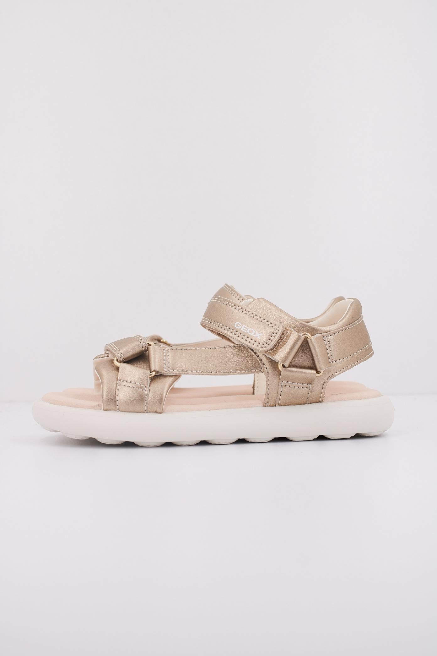 GEOX J SANDAL PUFFYPOP GI en color ORO (1)