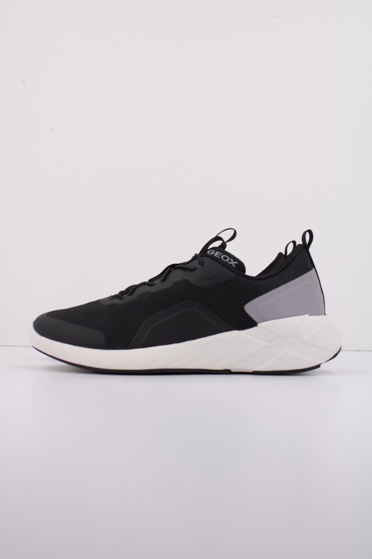 GEOX J ACTIMIX BOY en color NEGRO (1)