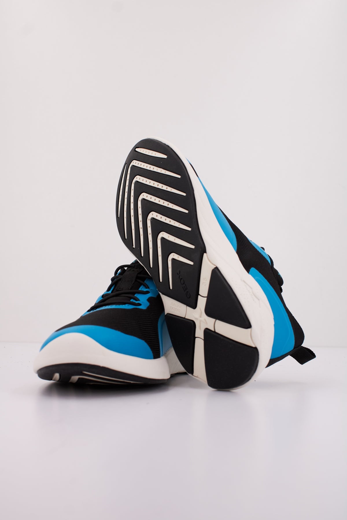 GEOX J ACTIMIX BOY en color NEGRO (5)