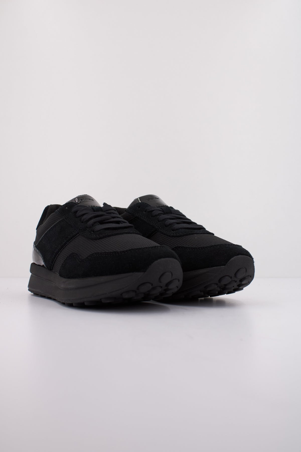 GEOX D RUNNTIX en color NEGRO (2)