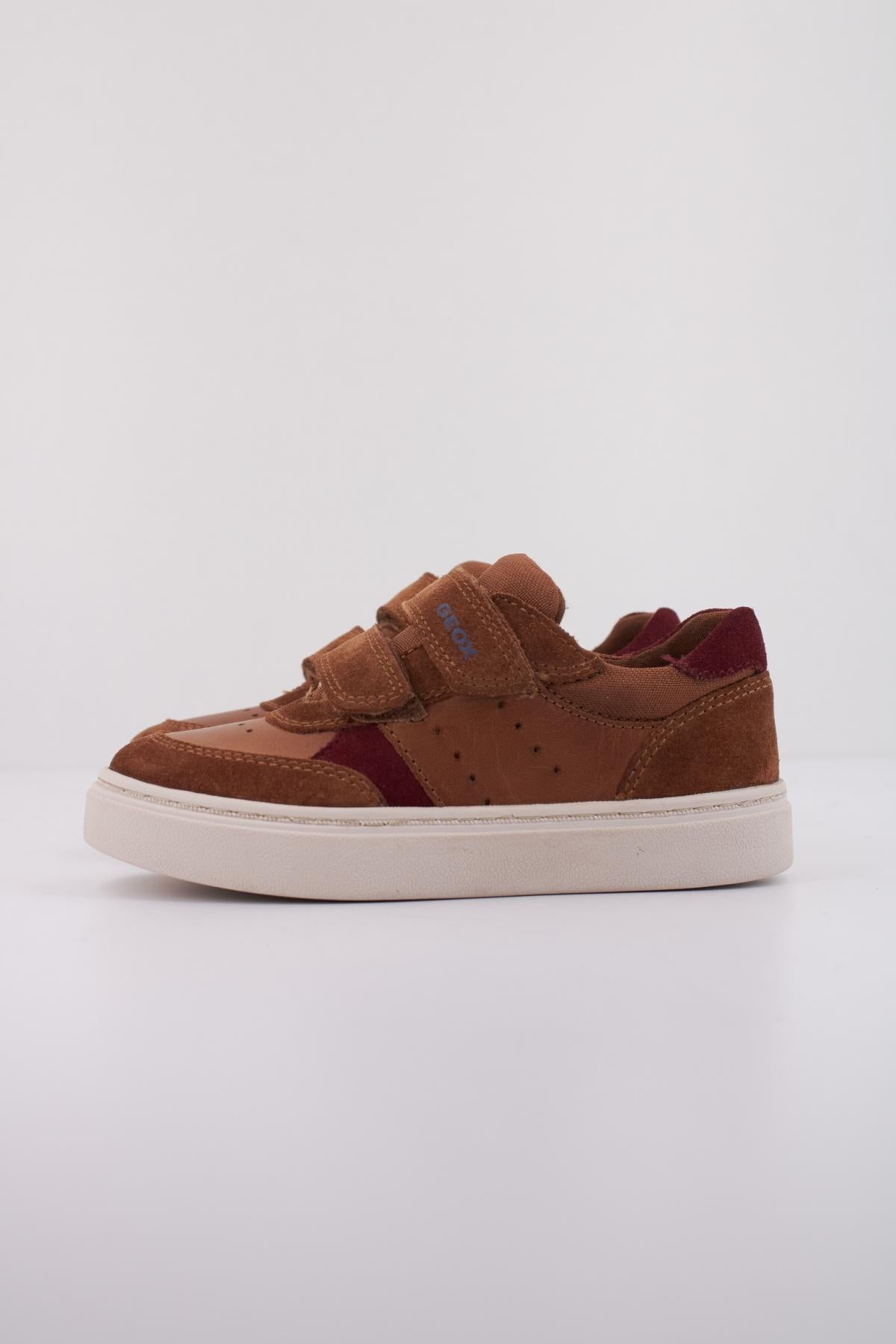 GEOX B NASHIK BOY en color MARRON CLARO (1)