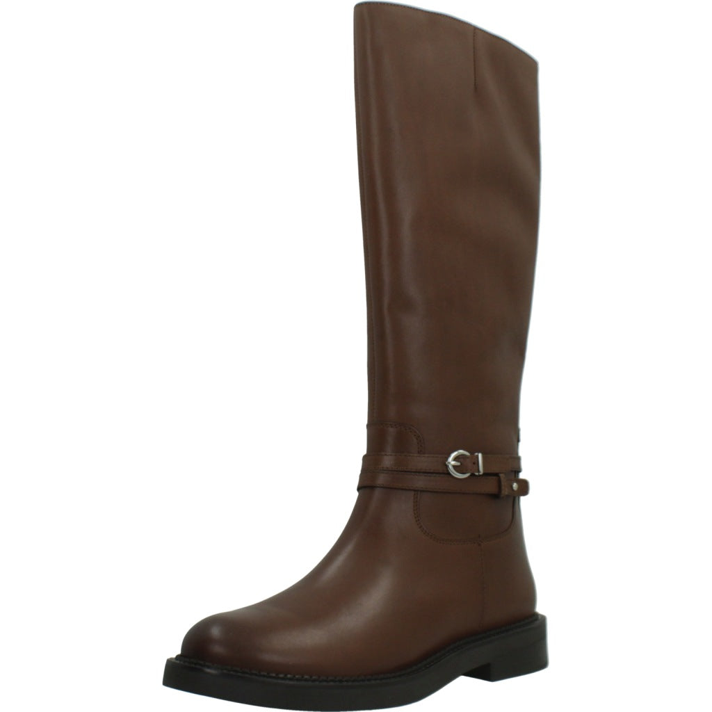 GEOX DWYA D SERILDA en color MARRON CLARO (1)