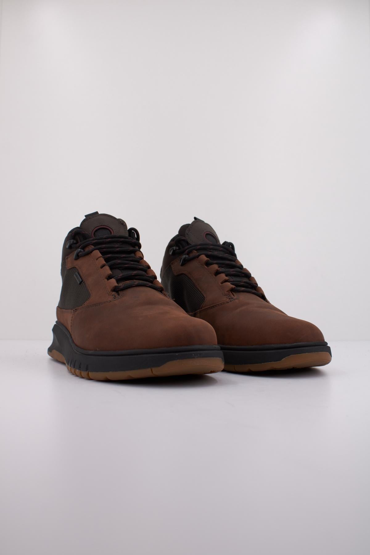 GEOX U AERANTIS X B ABX en color MARRON (2)