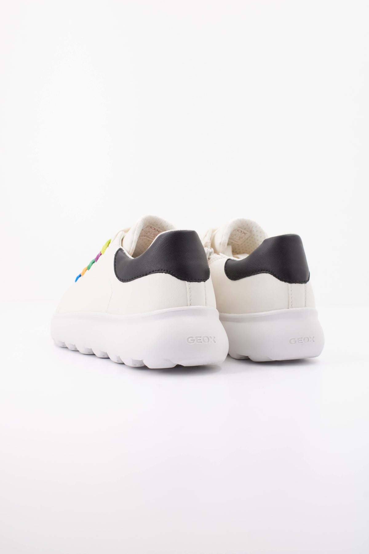 GEOX J PUFFYPOP GIRL en color BLANCO (4)