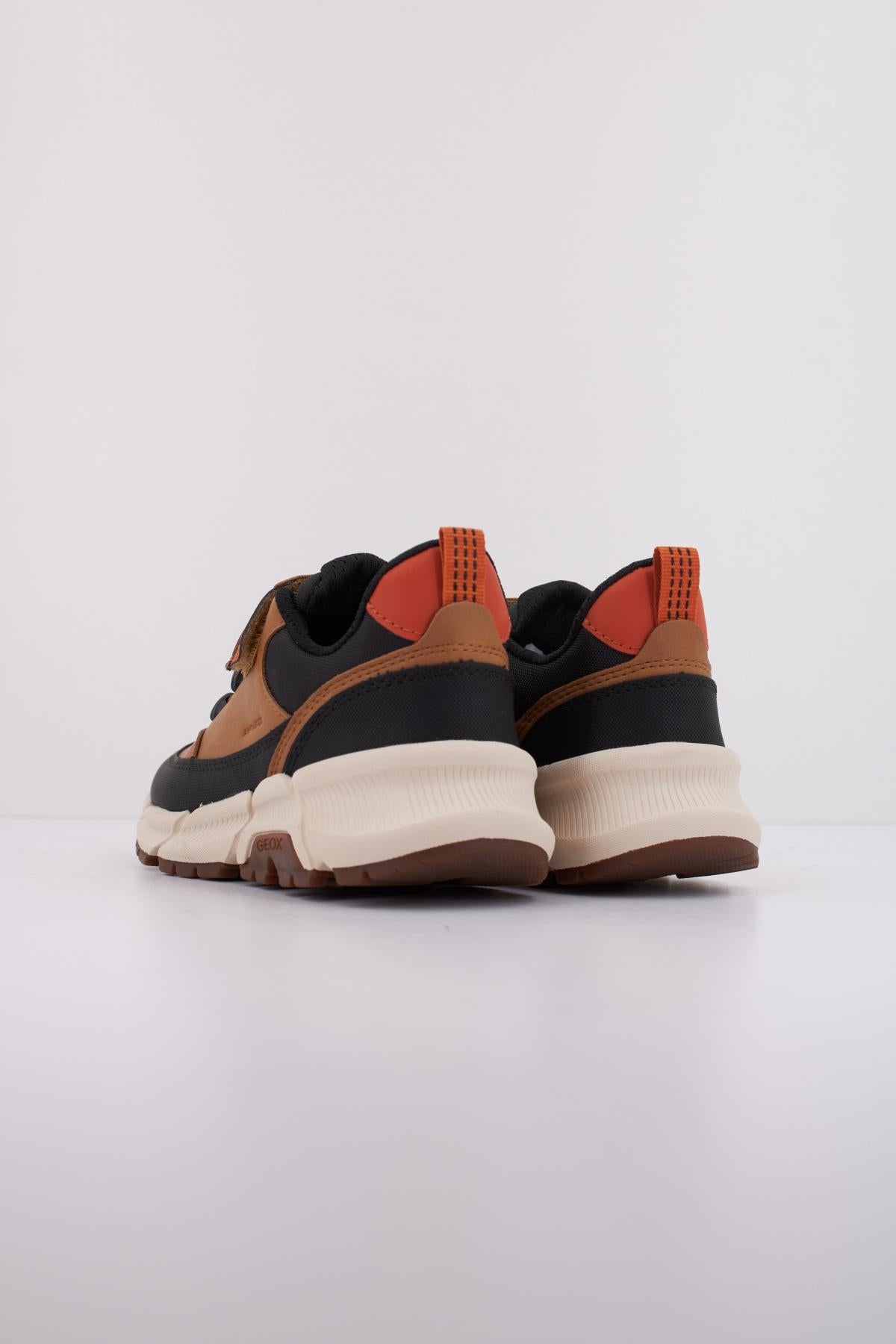 GEOX J FLEXYPER PLUS BOY en color MARRON (4)