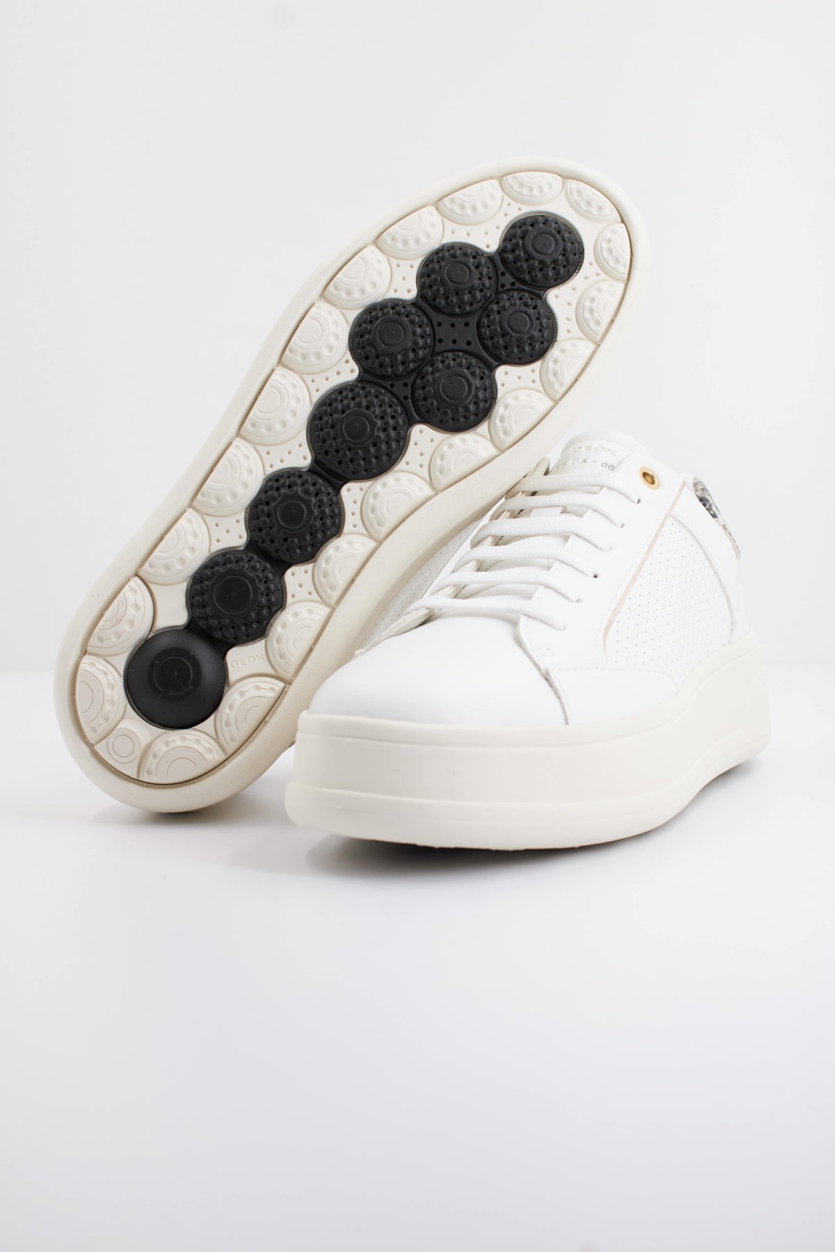 GEOX D SPHERICA ECUB- en color BLANCO (5)