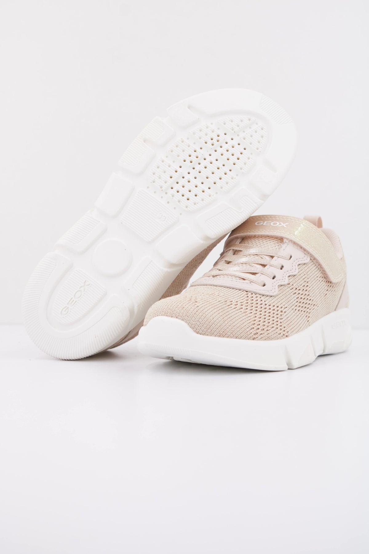 GEOX J ARIL GB en color ORO (5)