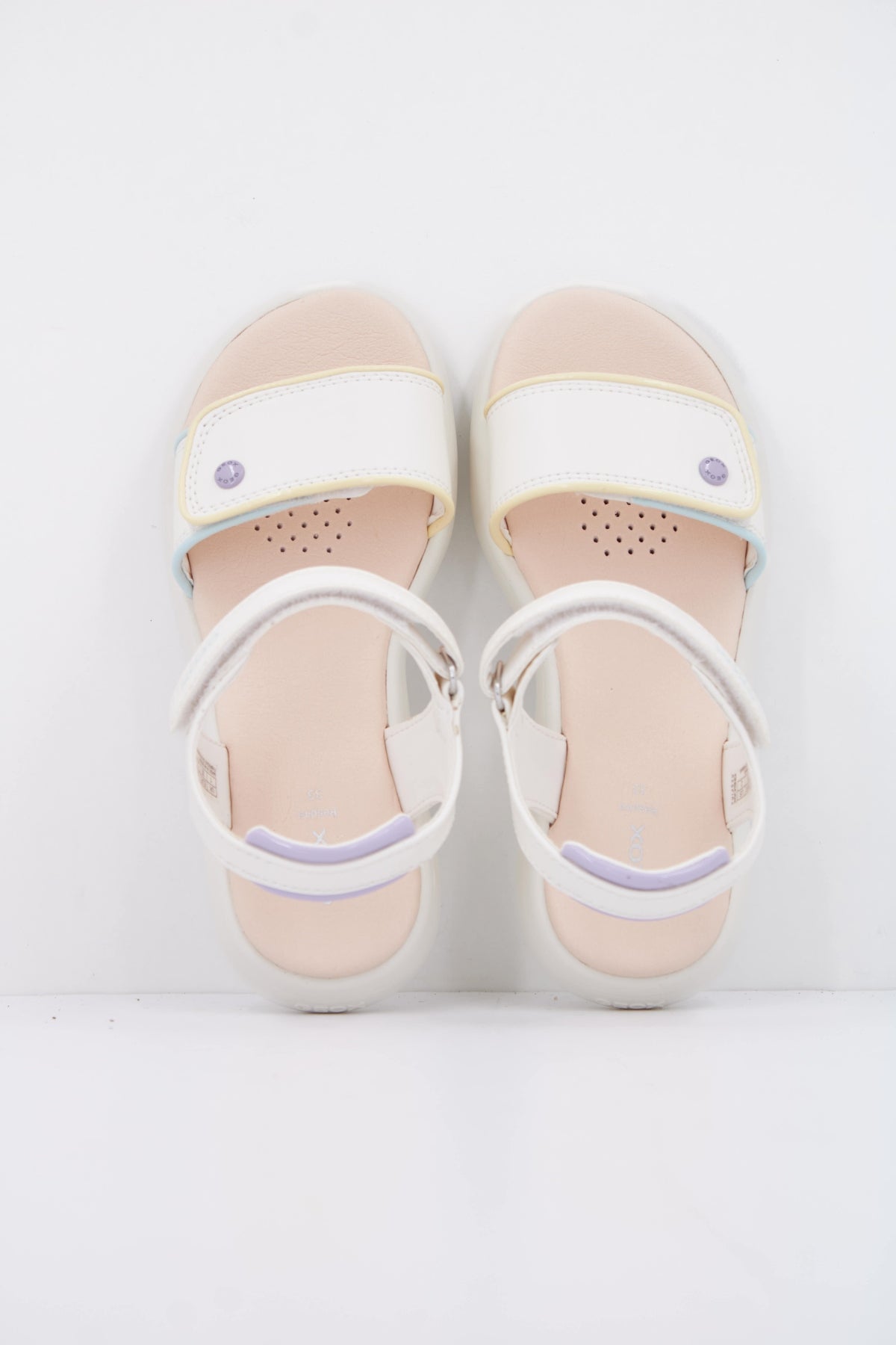 GEOX J SANDAL PUFFYPOP en color BLANCO (3)