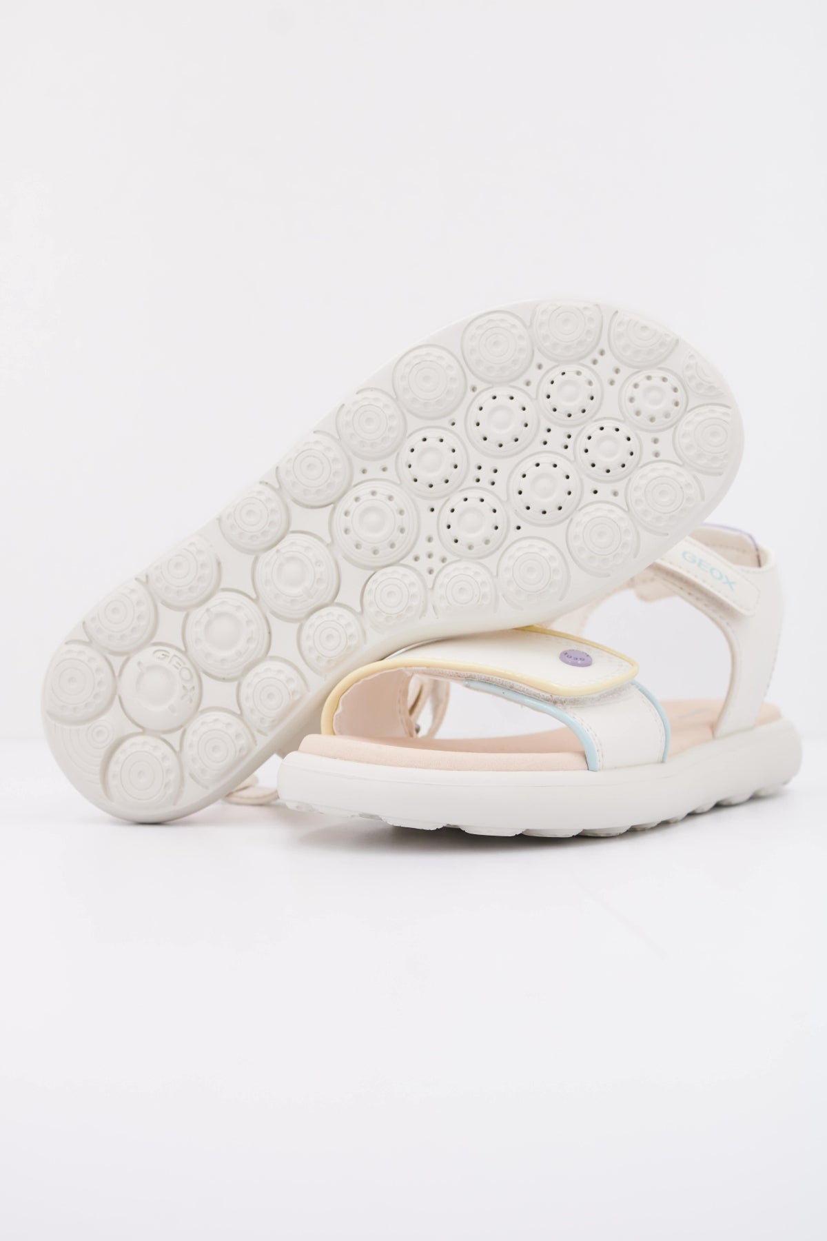 GEOX J SANDAL PUFFYPOP en color BLANCO (5)