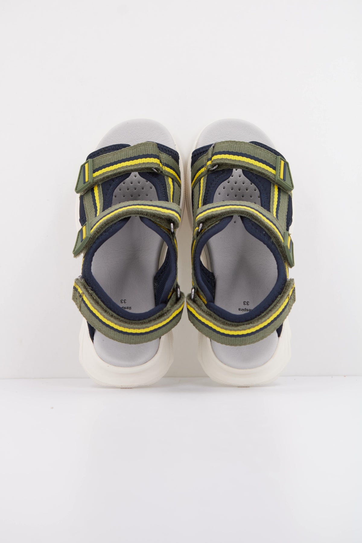 GEOX J SANDAL AIRADYUM BO en color VERDE (3)