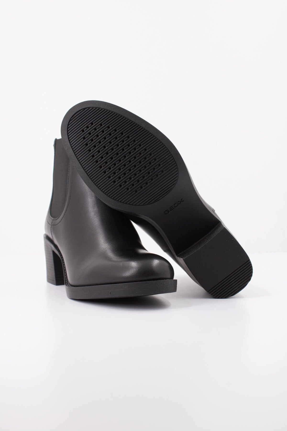 GEOX DXXF en color NEGRO (5)